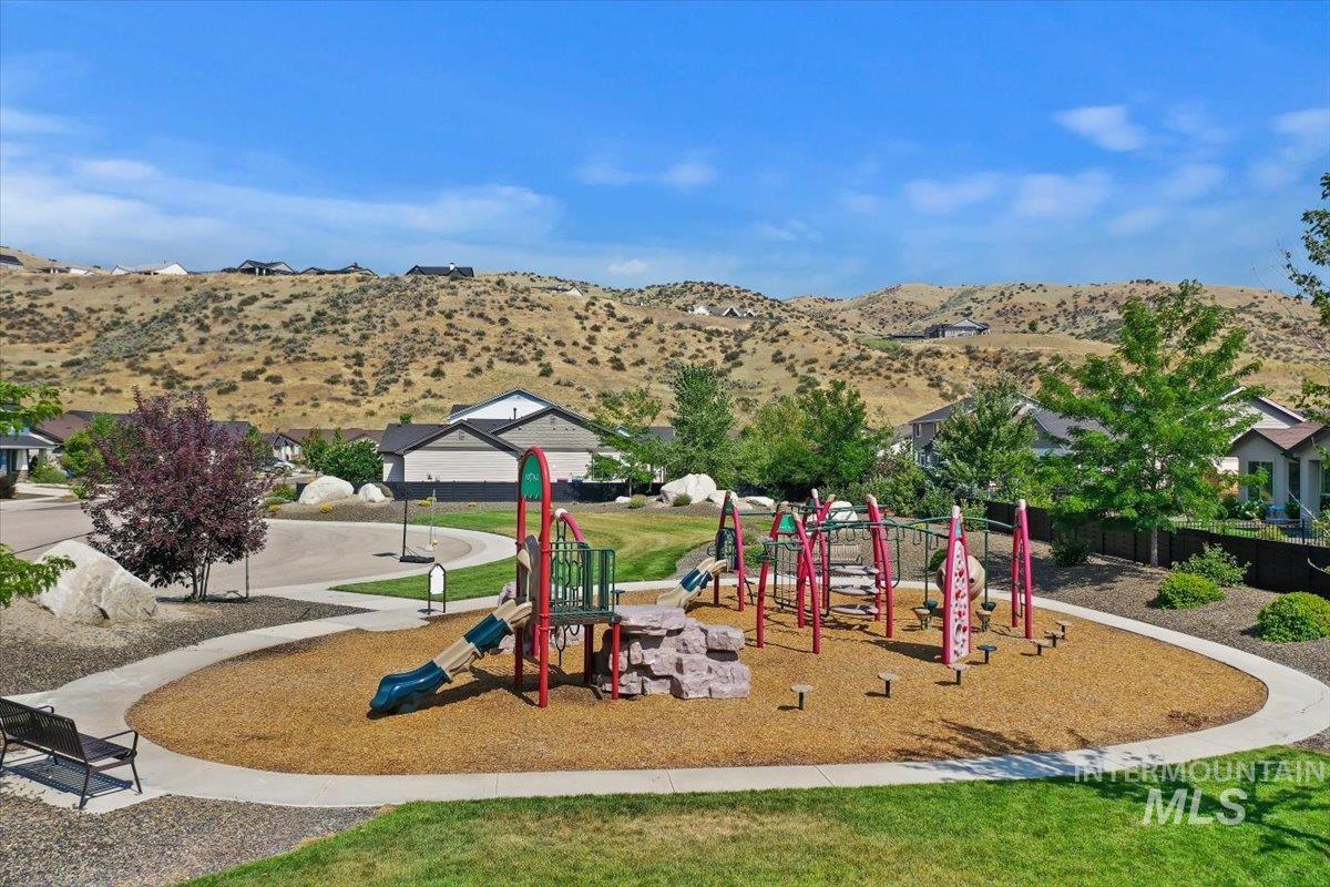 18597 N Goldenridge Place, Boise, Idaho 83714, 4 Bedrooms, 2.5 Bathrooms, Residential For Sale, Price $711,000,MLS 98996476