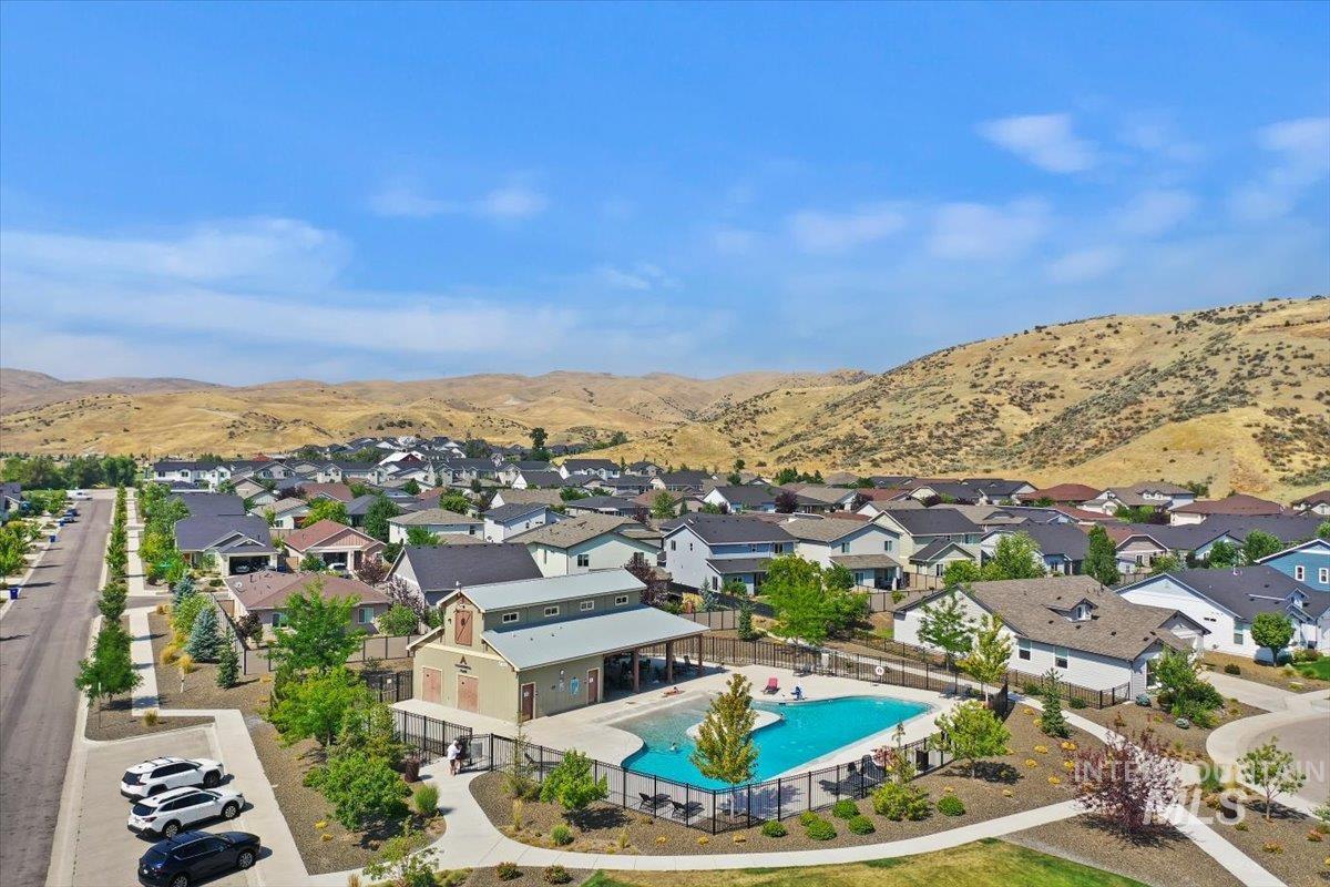 18597 N Goldenridge Place, Boise, Idaho 83714, 4 Bedrooms, 2.5 Bathrooms, Residential For Sale, Price $711,000,MLS 98996476