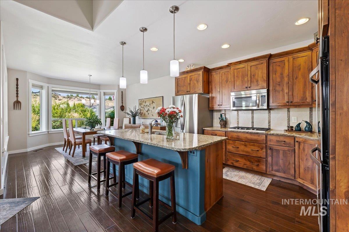 18597 N Goldenridge Place, Boise, Idaho 83714, 4 Bedrooms, 2.5 Bathrooms, Residential For Sale, Price $711,000,MLS 98996476