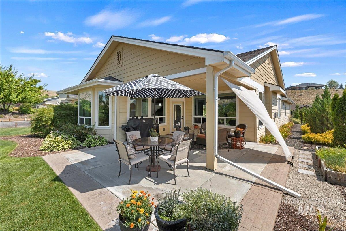 18597 N Goldenridge Place, Boise, Idaho 83714, 4 Bedrooms, 2.5 Bathrooms, Residential For Sale, Price $711,000,MLS 98996476