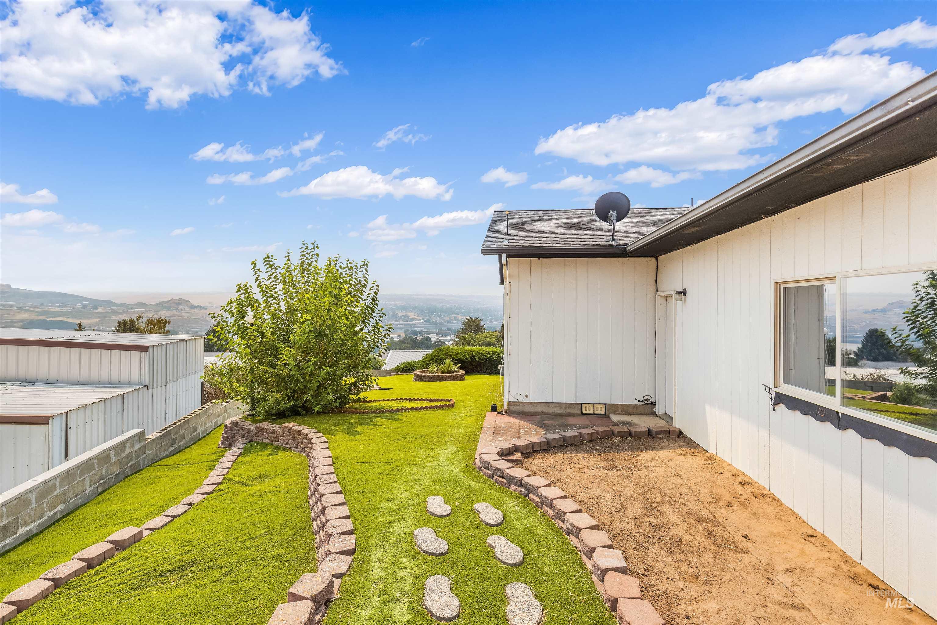 1133 Harvest Rd., Lewiston, Idaho 83501, 3 Bedrooms, 2 Bathrooms, Residential For Sale, Price $398,000,MLS 98996477