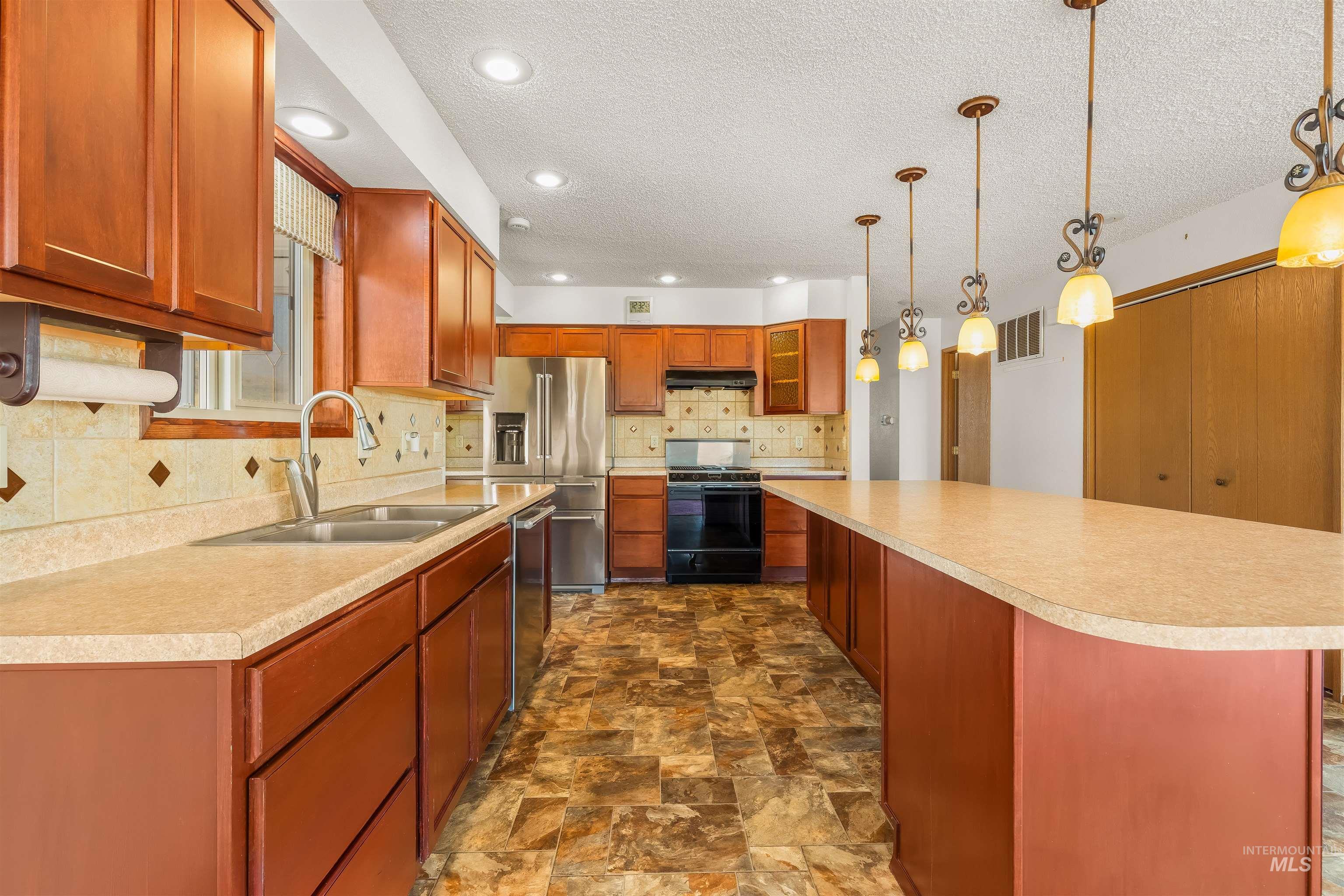 1133 Harvest Rd., Lewiston, Idaho 83501, 3 Bedrooms, 2 Bathrooms, Residential For Sale, Price $398,000,MLS 98996477