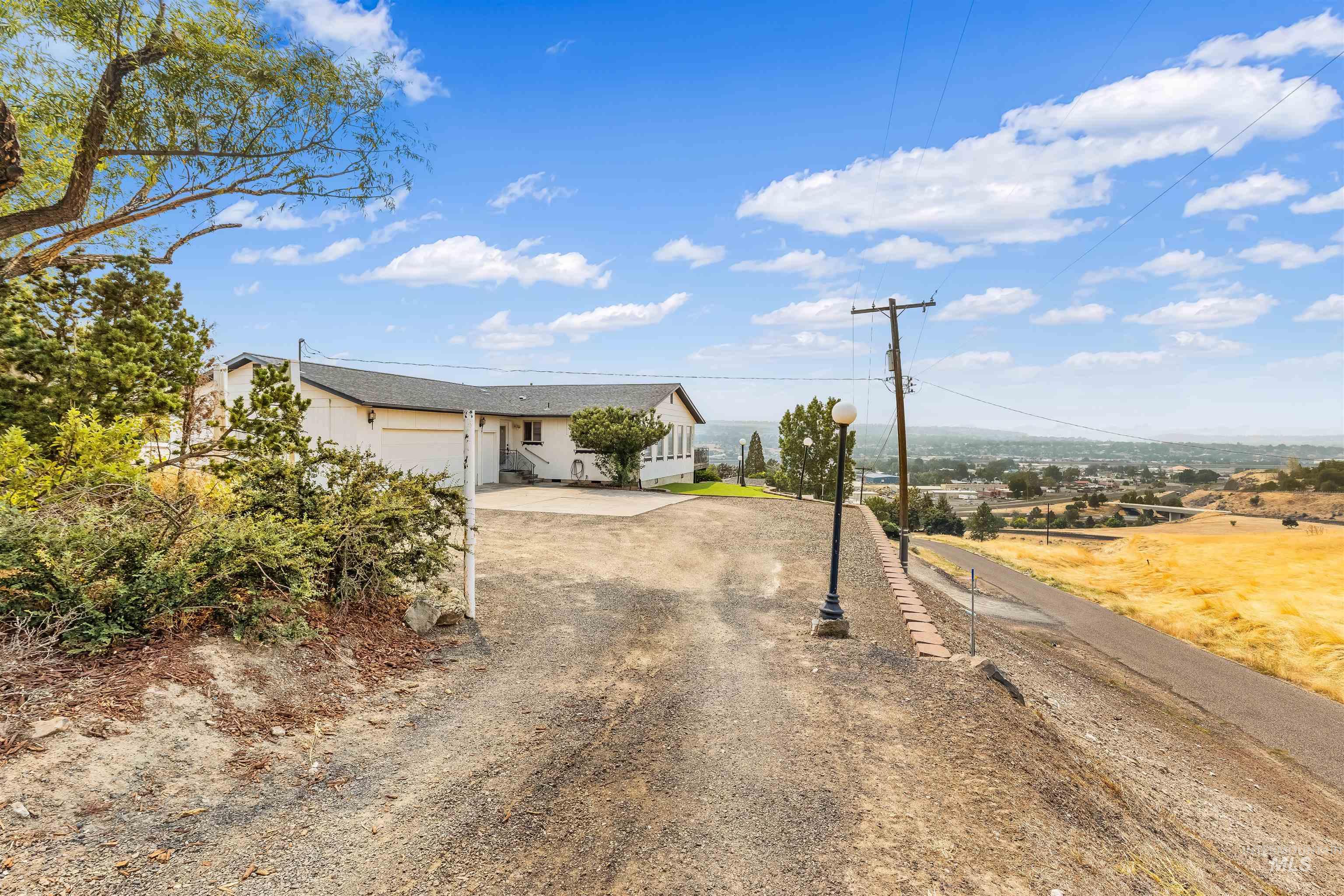1133 Harvest Rd., Lewiston, Idaho 83501, 3 Bedrooms, 2 Bathrooms, Residential For Sale, Price $398,000,MLS 98996477