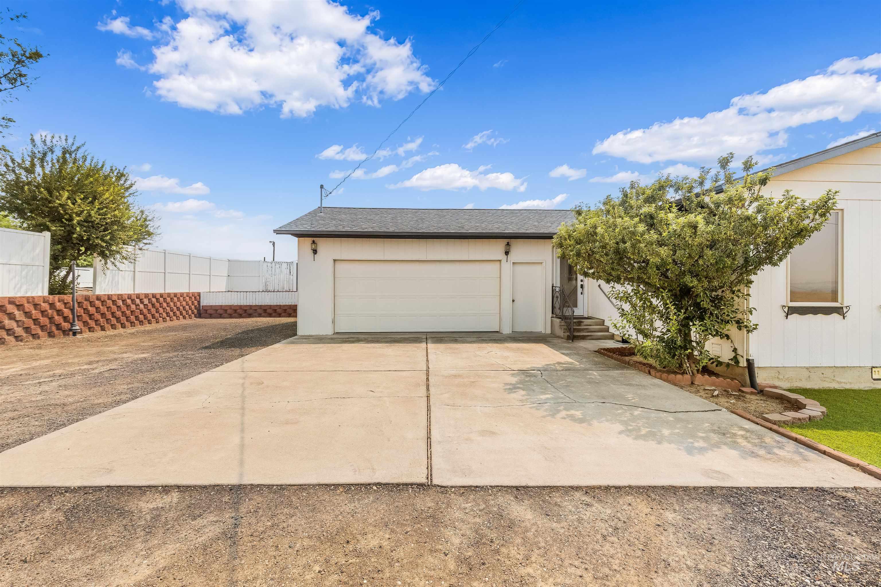 1133 Harvest Rd., Lewiston, Idaho 83501, 3 Bedrooms, 2 Bathrooms, Residential For Sale, Price $398,000,MLS 98996477