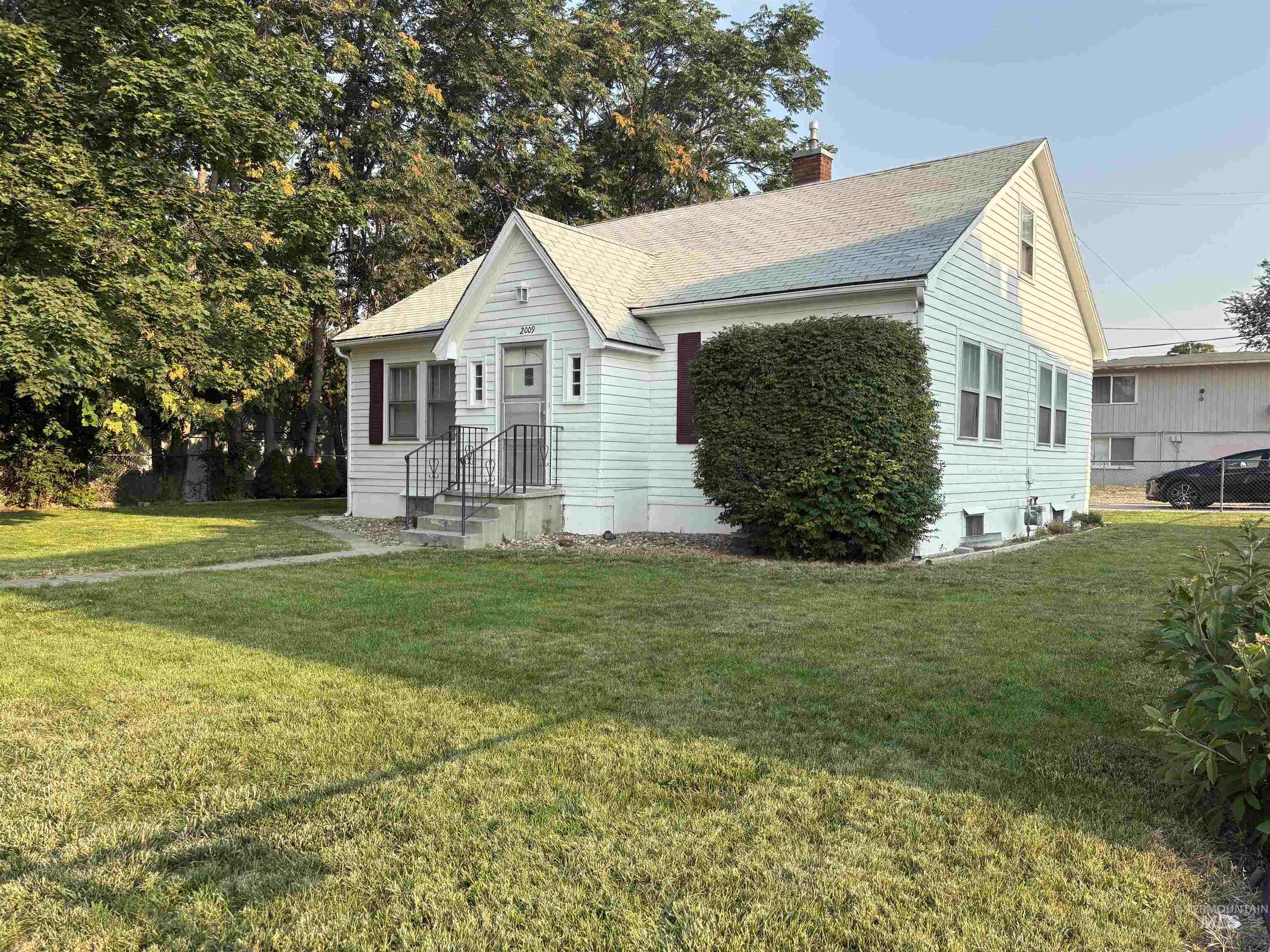 2009 E Linden Street, Caldwell, Idaho 83605, 5 Bedrooms, 2 Bathrooms, Residential For Sale, Price $434,900, 98996479