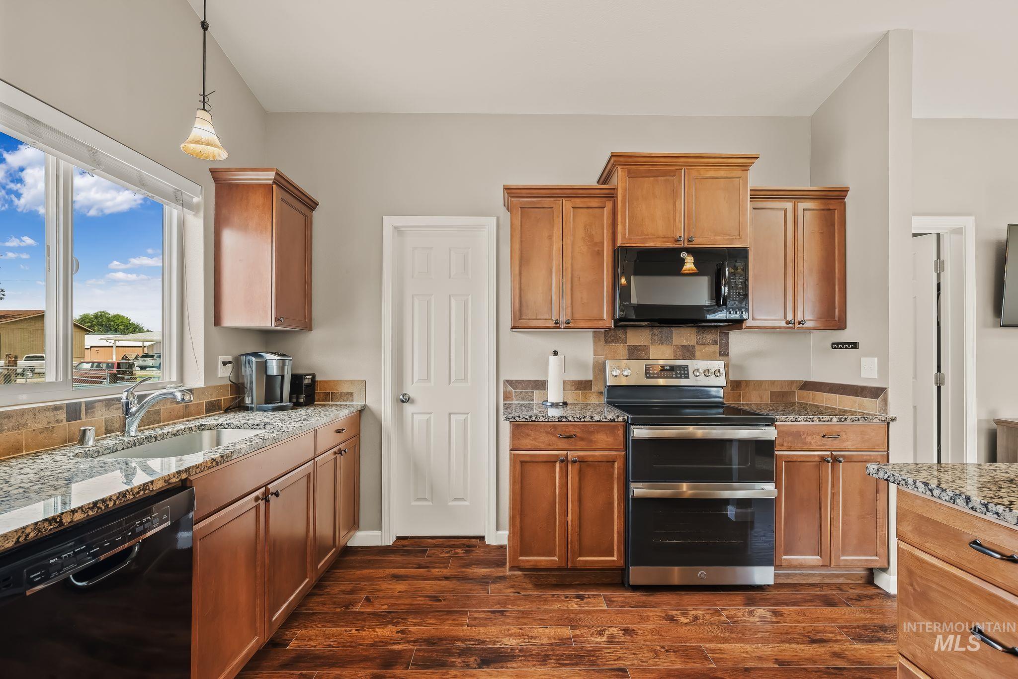 1634 Alder Ave, Lewiston, Idaho 83501, 3 Bedrooms, 2 Bathrooms, Residential For Sale, Price $465,000, 98996481