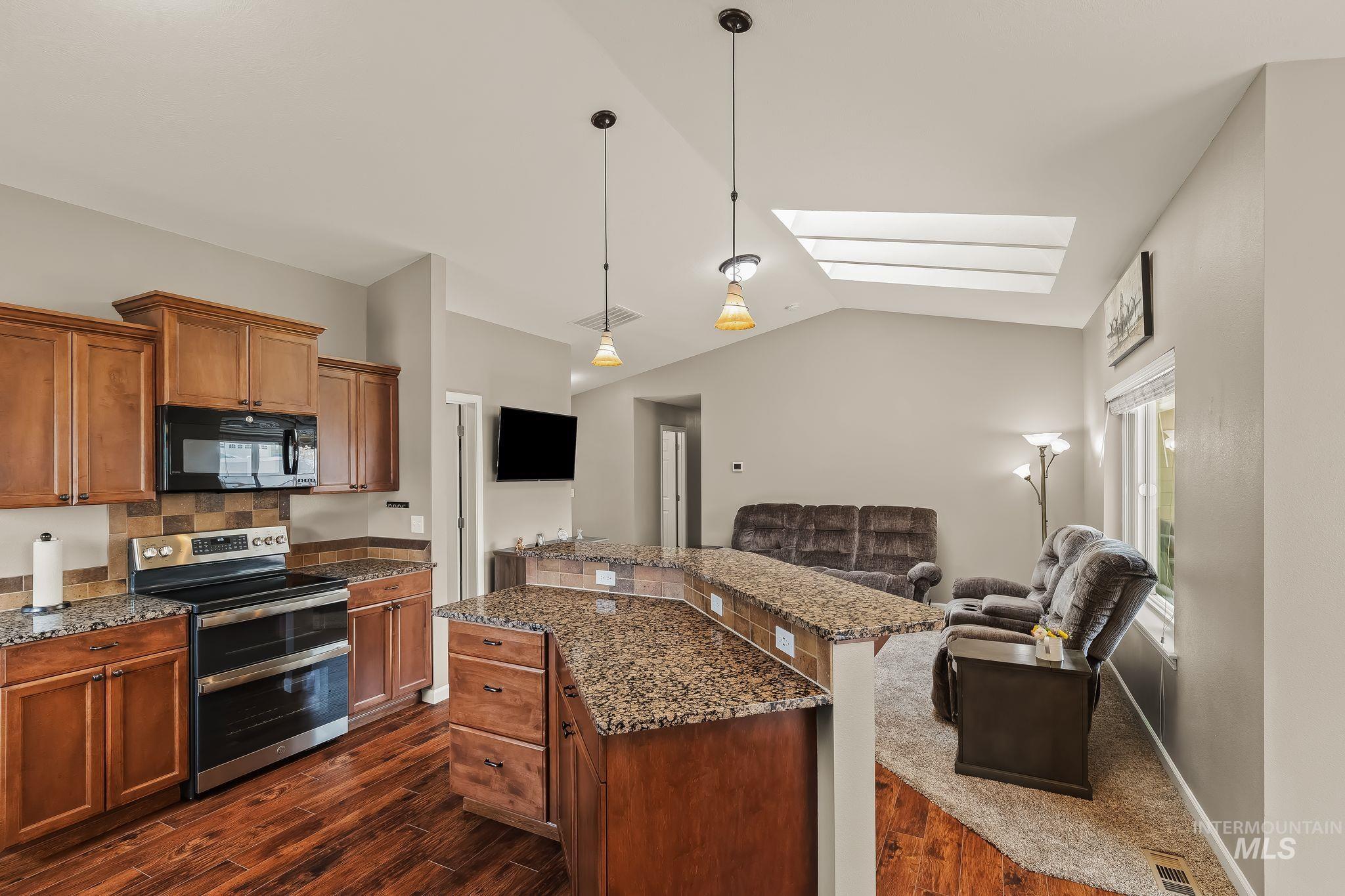 1634 Alder Ave, Lewiston, Idaho 83501, 3 Bedrooms, 2 Bathrooms, Residential For Sale, Price $465,000, 98996481