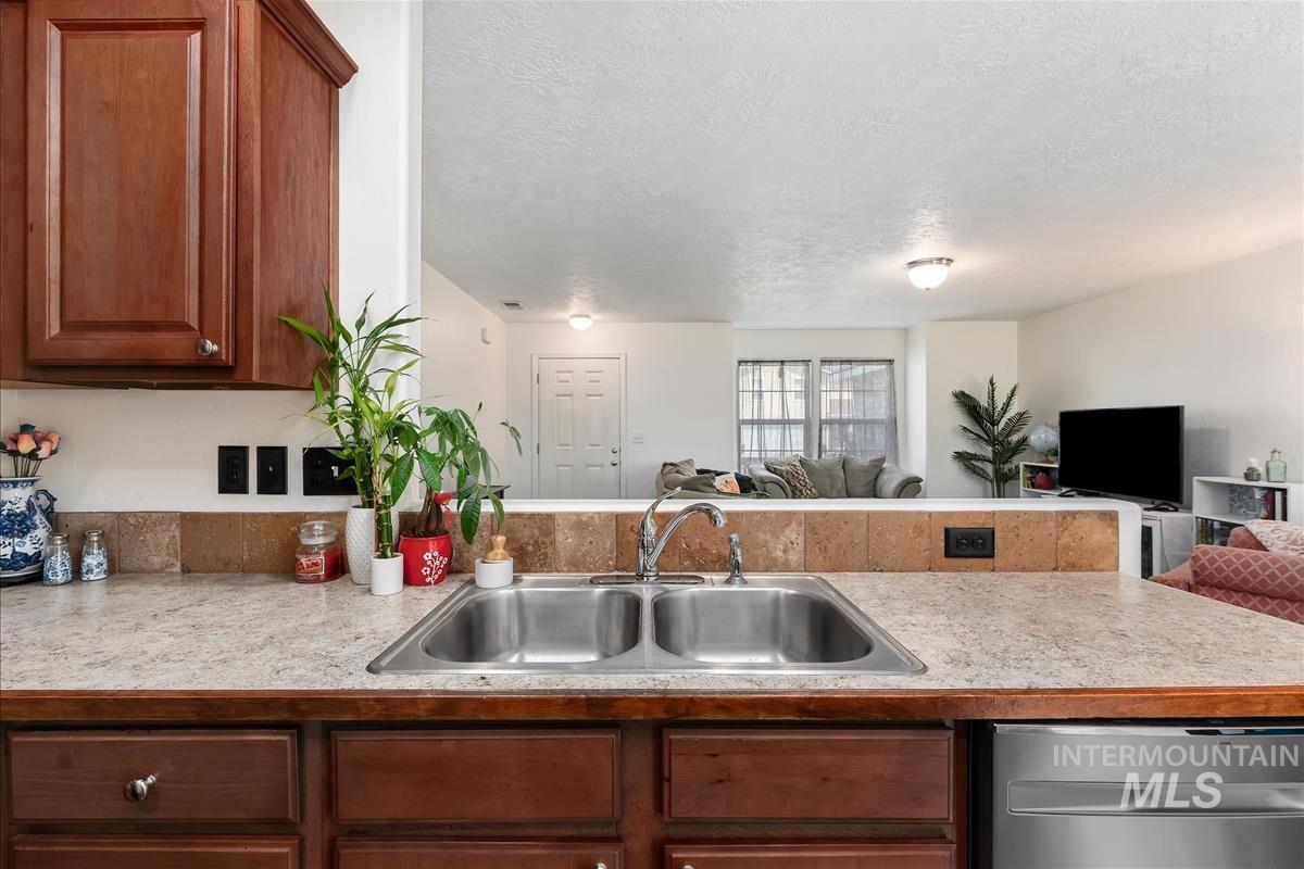 9431 W Idlewood Dr., Boise, Idaho 83709, 3 Bedrooms, 2 Bathrooms, Residential For Sale, Price $430,000, 98996483