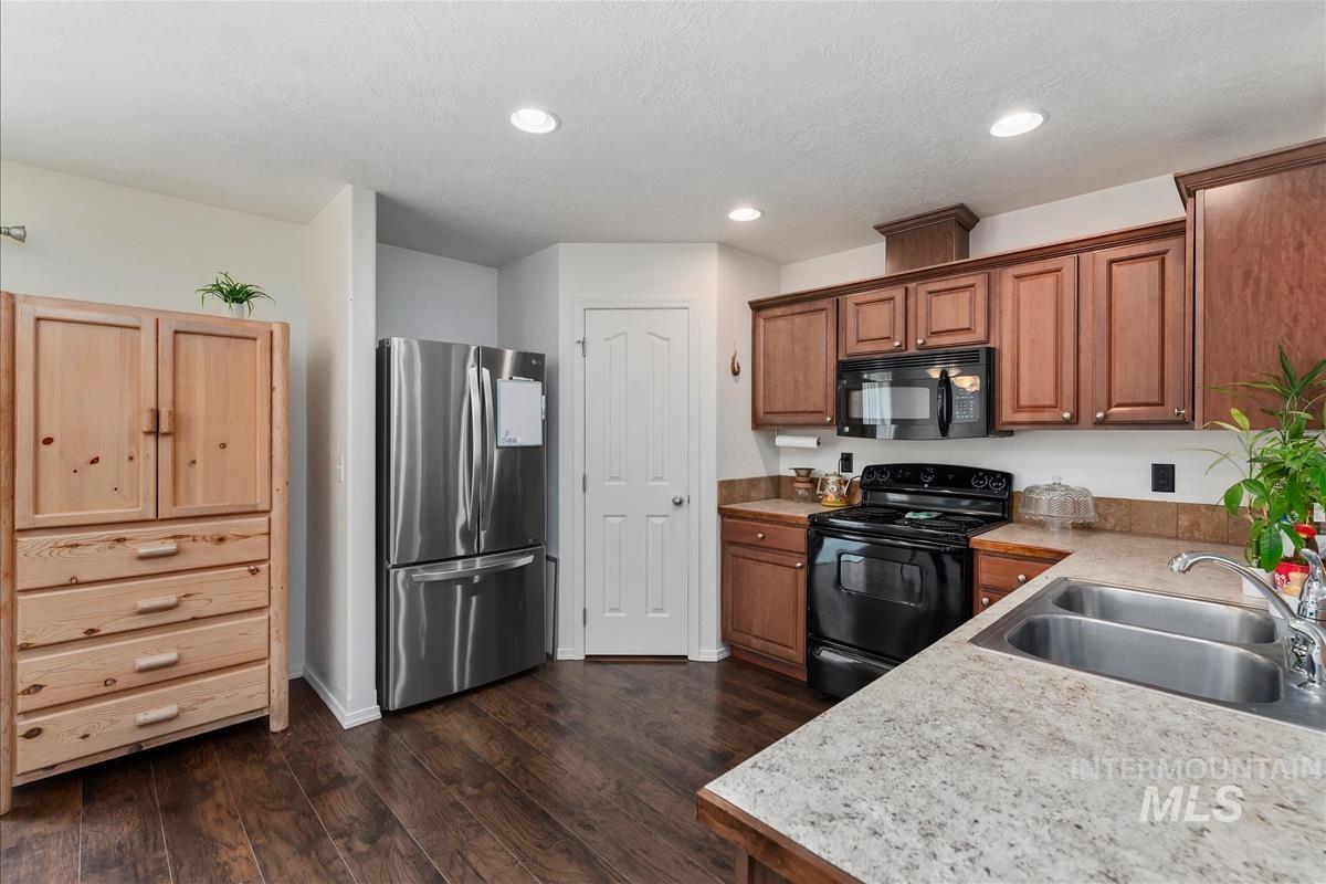 9431 W Idlewood Dr., Boise, Idaho 83709, 3 Bedrooms, 2 Bathrooms, Residential For Sale, Price $430,000, 98996483
