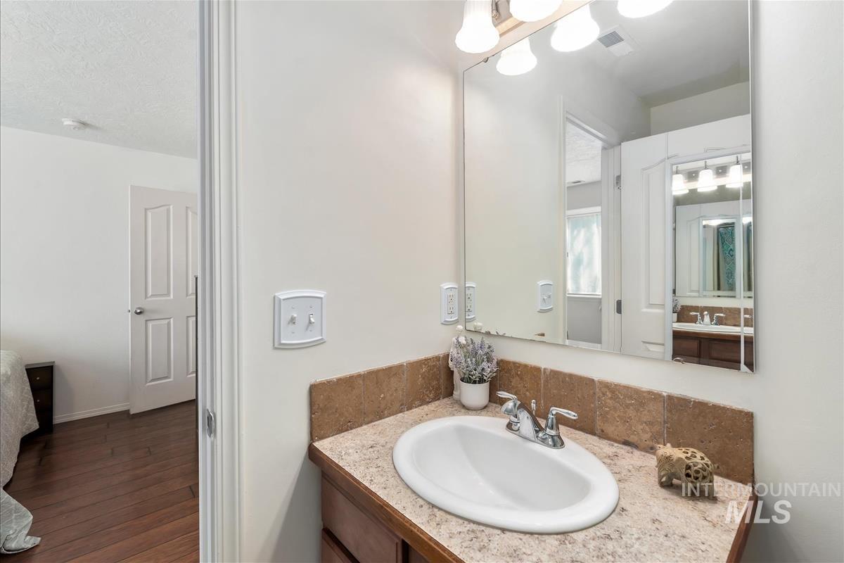 9431 W Idlewood Dr., Boise, Idaho 83709, 3 Bedrooms, 2 Bathrooms, Residential For Sale, Price $430,000, 98996483