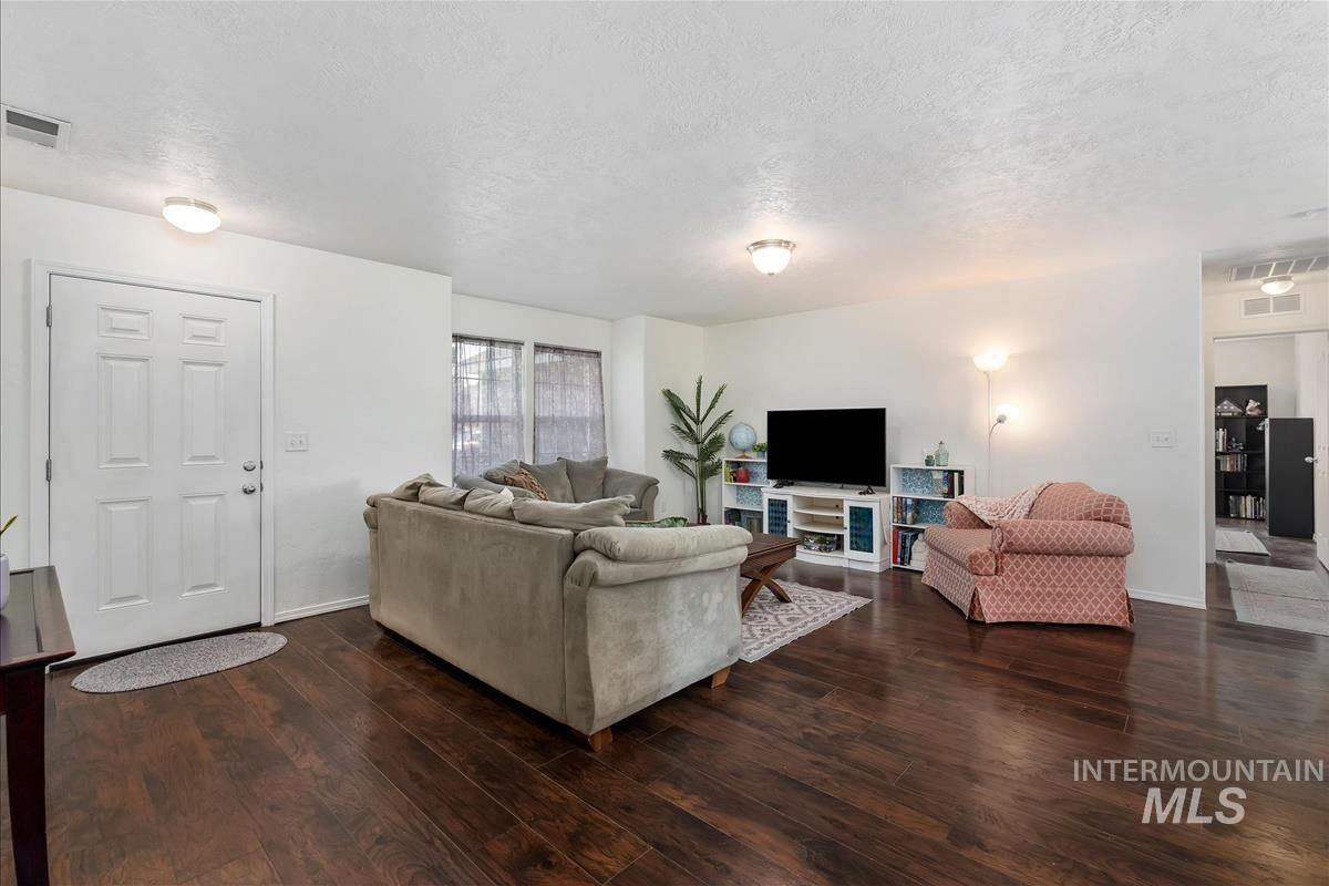 9431 W Idlewood Dr., Boise, Idaho 83709, 3 Bedrooms, 2 Bathrooms, Residential For Sale, Price $430,000, 98996483
