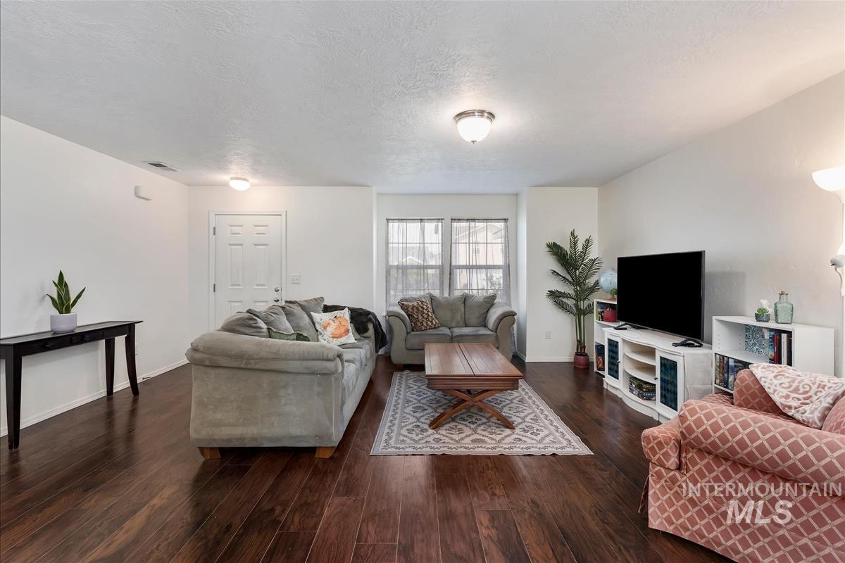 9431 W Idlewood Dr., Boise, Idaho 83709, 3 Bedrooms, 2 Bathrooms, Residential For Sale, Price $430,000, 98996483