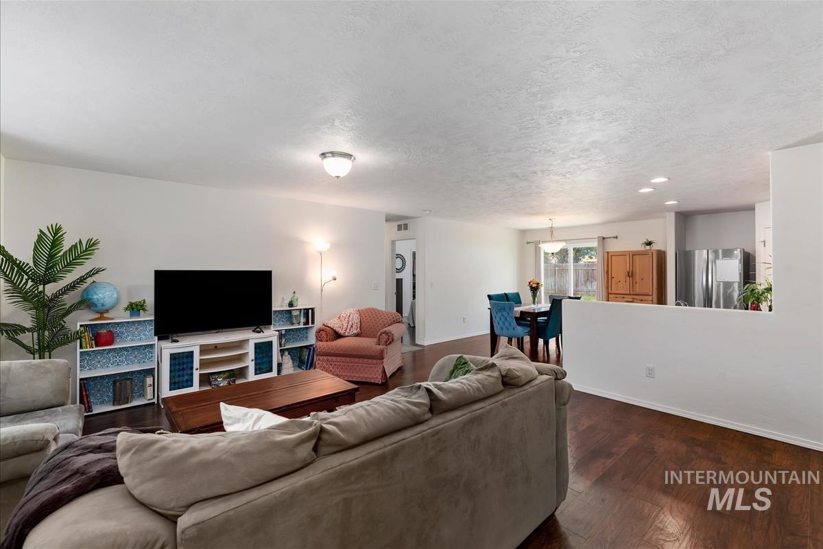 9431 W Idlewood Dr., Boise, Idaho 83709, 3 Bedrooms, 2 Bathrooms, Residential For Sale, Price $430,000, 98996483