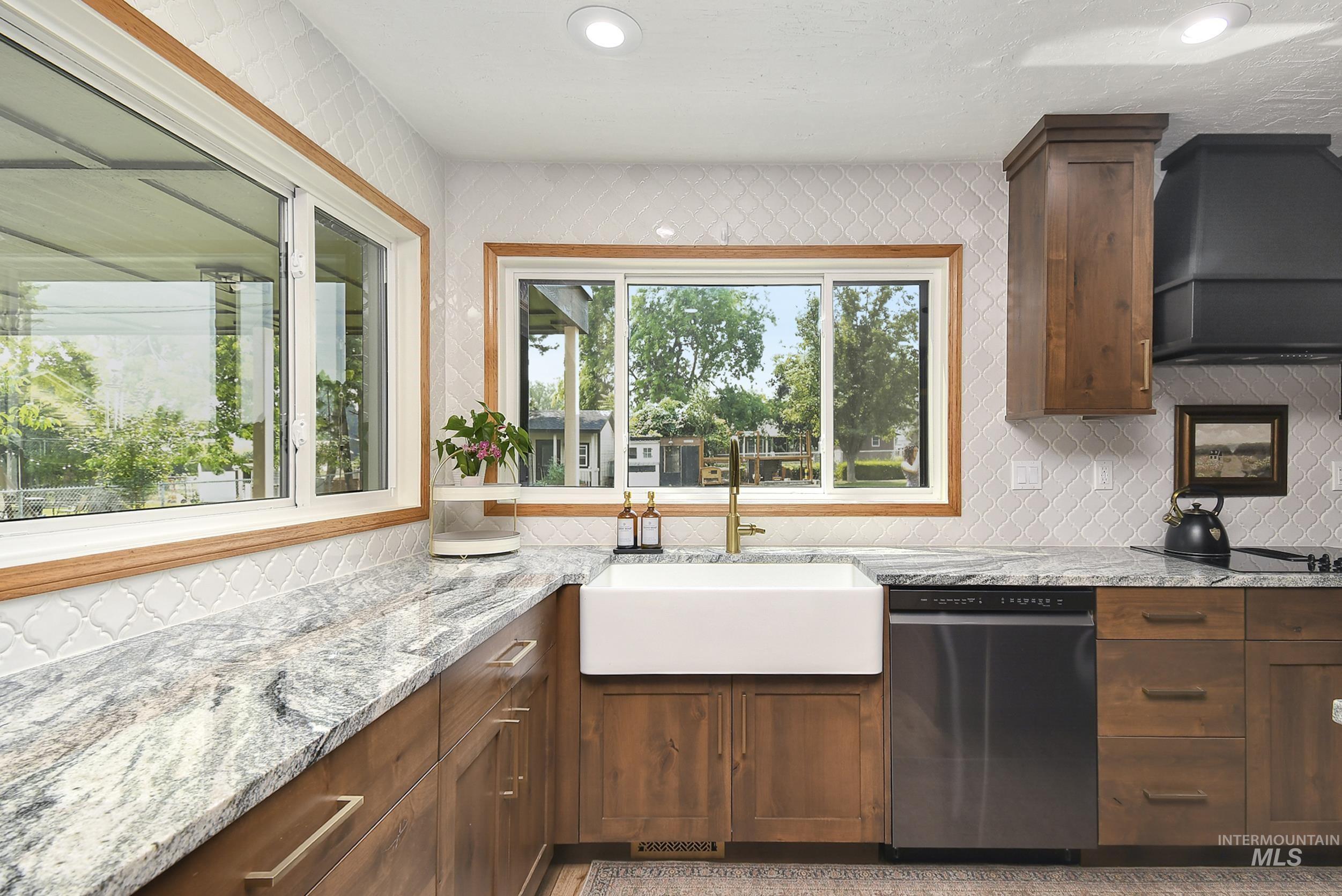 127 Ruth Lane, Nampa, Idaho 83686, 5 Bedrooms, 2.5 Bathrooms, Residential For Sale, Price $829,000,MLS 98996485