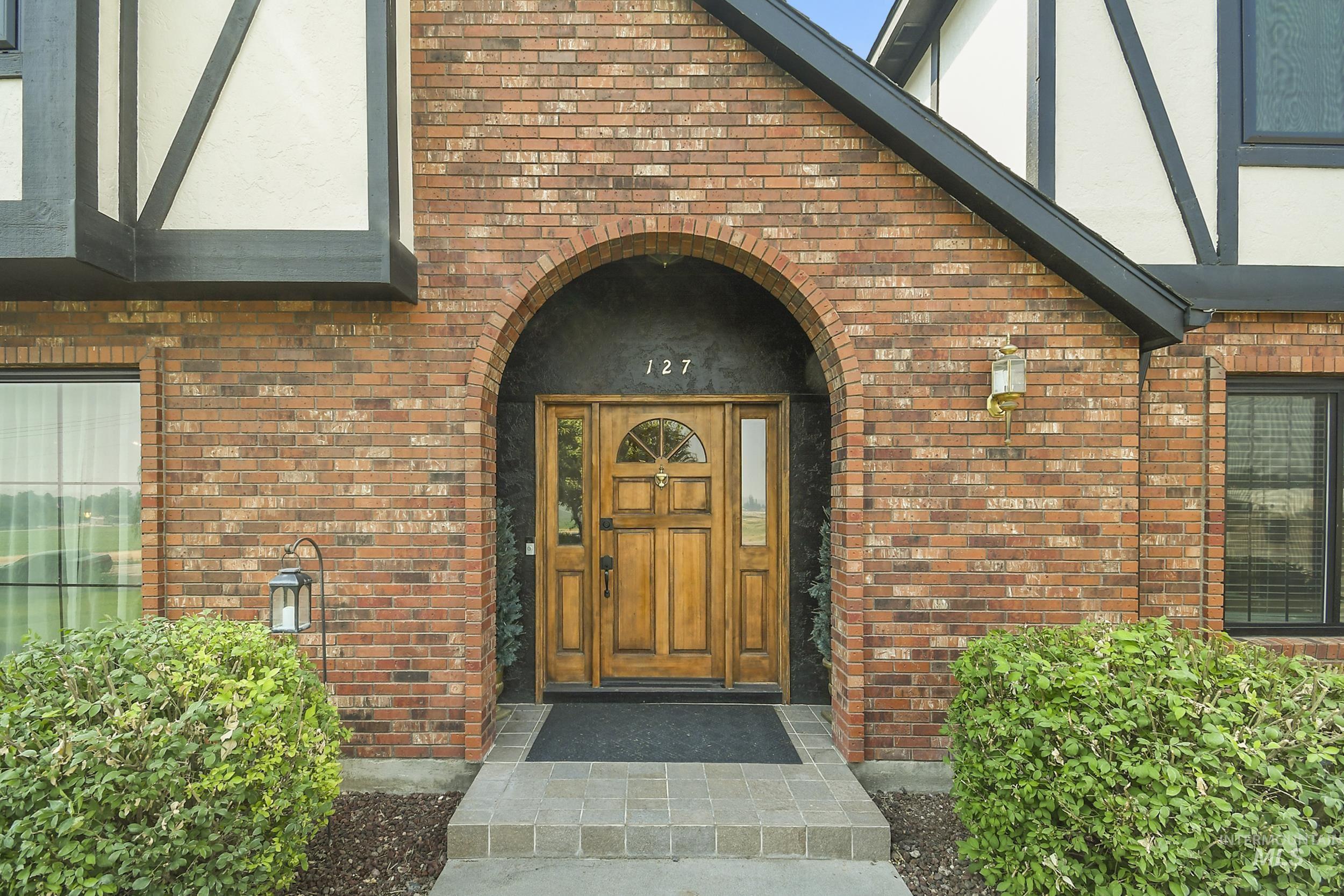 127 Ruth Lane, Nampa, Idaho 83686, 5 Bedrooms, 2.5 Bathrooms, Residential For Sale, Price $829,000,MLS 98996485