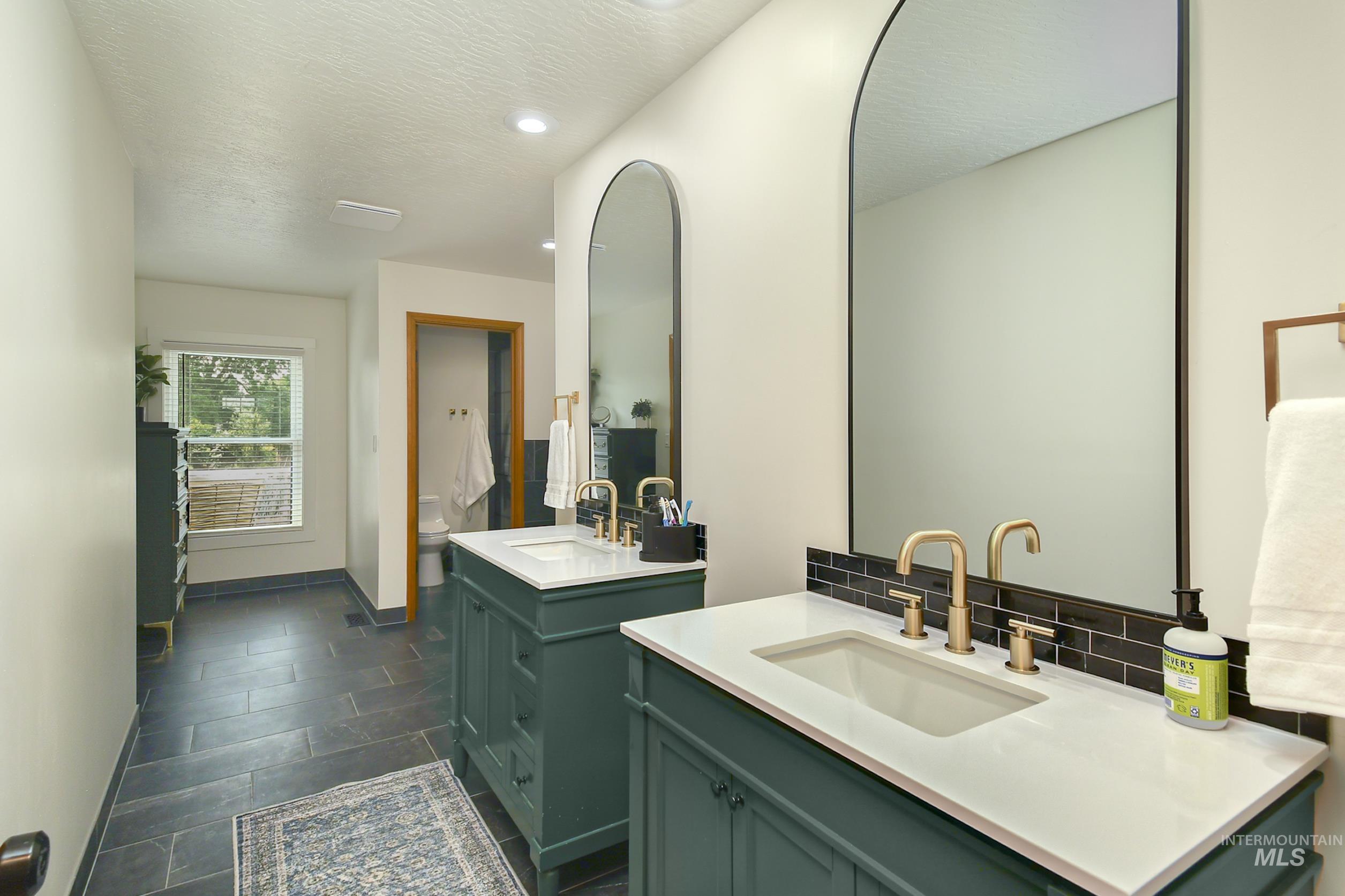 127 Ruth Lane, Nampa, Idaho 83686, 5 Bedrooms, 2.5 Bathrooms, Residential For Sale, Price $829,000,MLS 98996485
