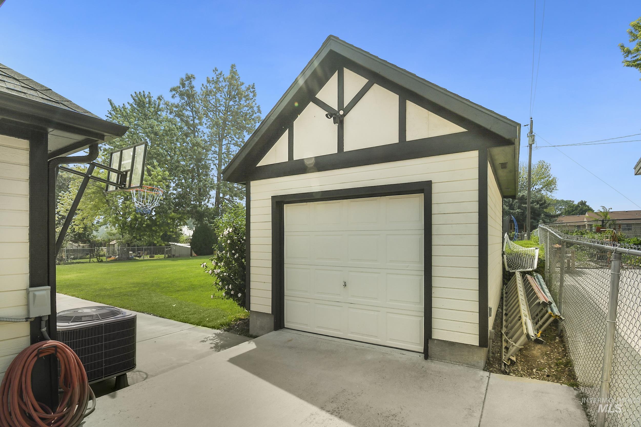 127 Ruth Lane, Nampa, Idaho 83686, 5 Bedrooms, 2.5 Bathrooms, Residential For Sale, Price $829,000,MLS 98996485