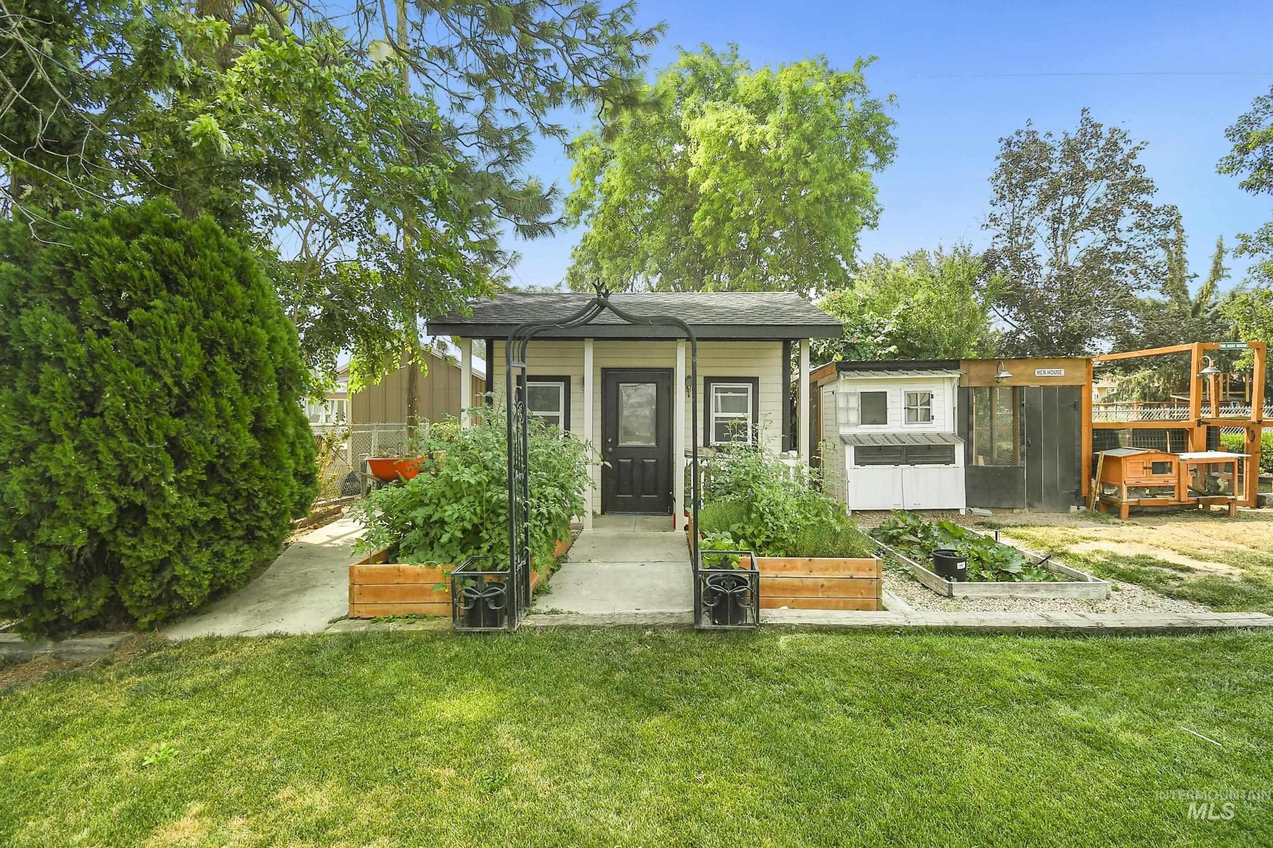 127 Ruth Lane, Nampa, Idaho 83686, 5 Bedrooms, 2.5 Bathrooms, Residential For Sale, Price $829,000,MLS 98996485