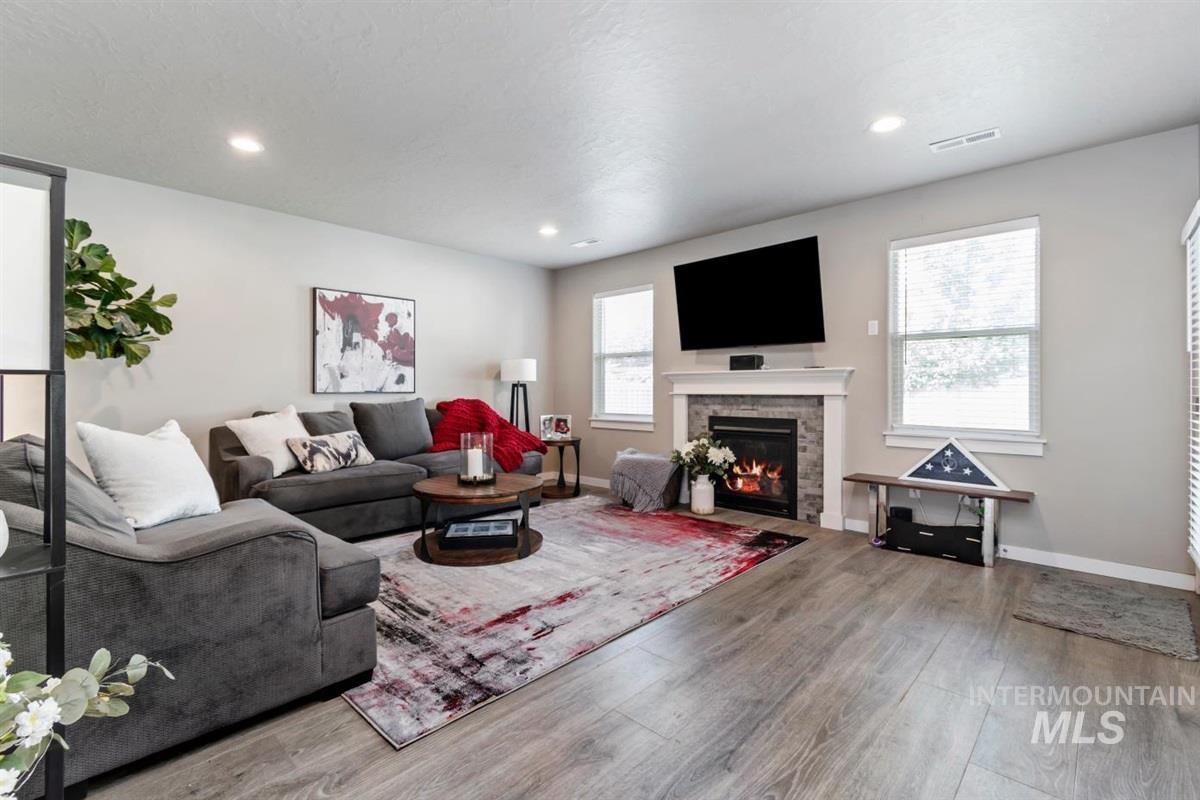 7680 W Blackberry Ct., Boise, Idaho 83709, 4 Bedrooms, 2.5 Bathrooms, Residential For Sale, Price $519,900,MLS 98996491
