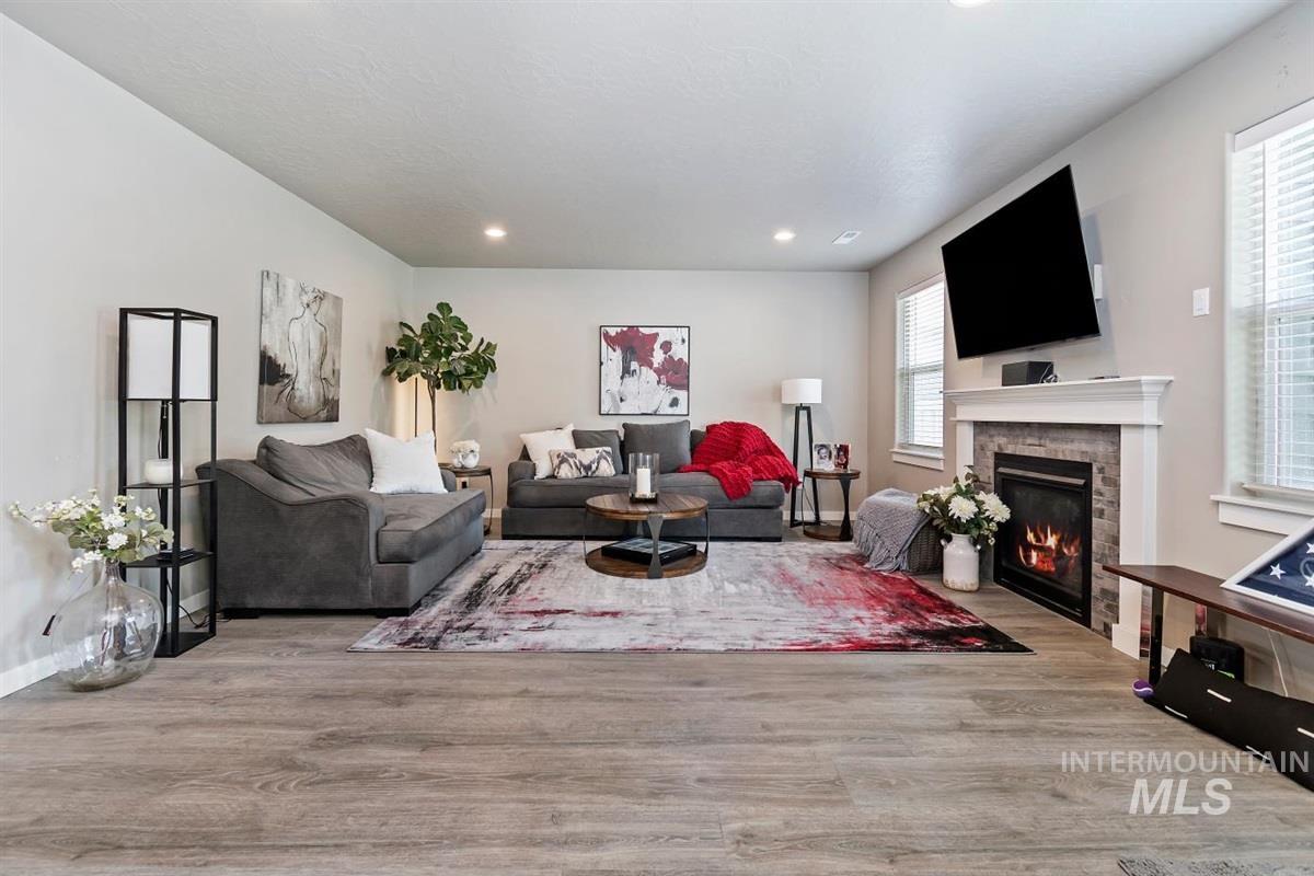 7680 W Blackberry Ct., Boise, Idaho 83709, 4 Bedrooms, 2.5 Bathrooms, Residential For Sale, Price $519,900,MLS 98996491