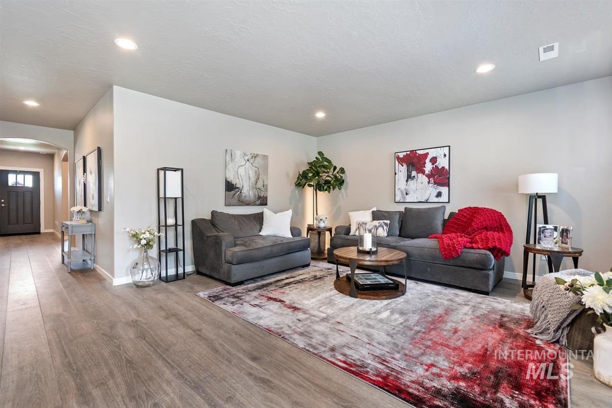 7680 W Blackberry Ct., Boise, Idaho 83709, 4 Bedrooms, 2.5 Bathrooms, Residential For Sale, Price $519,900,MLS 98996491