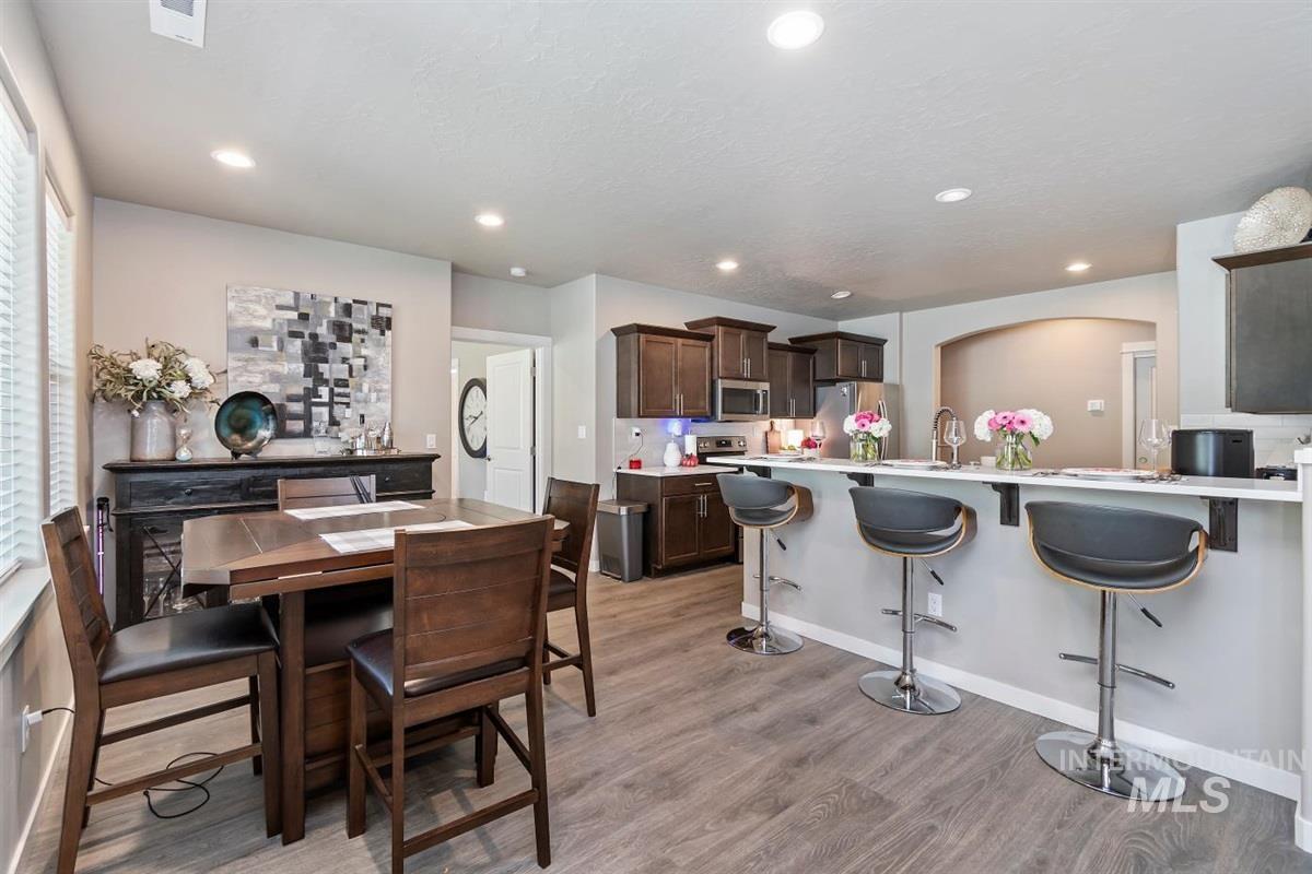 7680 W Blackberry Ct., Boise, Idaho 83709, 4 Bedrooms, 2.5 Bathrooms, Residential For Sale, Price $519,900,MLS 98996491