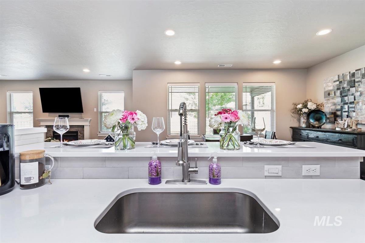 7680 W Blackberry Ct., Boise, Idaho 83709, 4 Bedrooms, 2.5 Bathrooms, Residential For Sale, Price $519,900,MLS 98996491