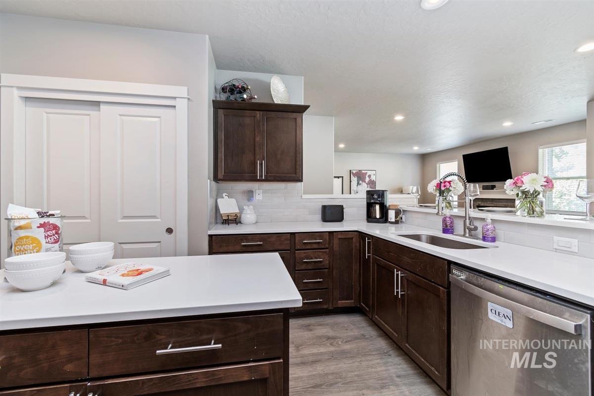 7680 W Blackberry Ct., Boise, Idaho 83709, 4 Bedrooms, 2.5 Bathrooms, Residential For Sale, Price $519,900,MLS 98996491