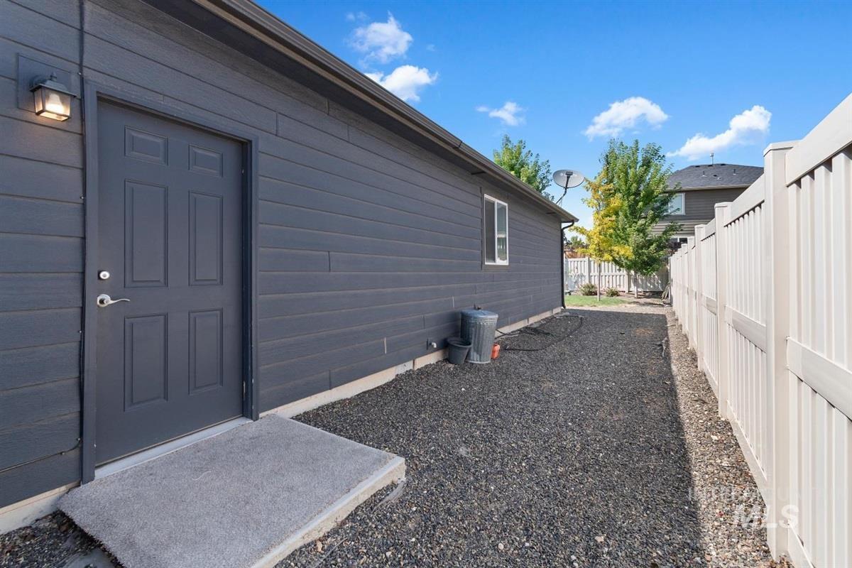 7680 W Blackberry Ct., Boise, Idaho 83709, 4 Bedrooms, 2.5 Bathrooms, Residential For Sale, Price $519,900,MLS 98996491