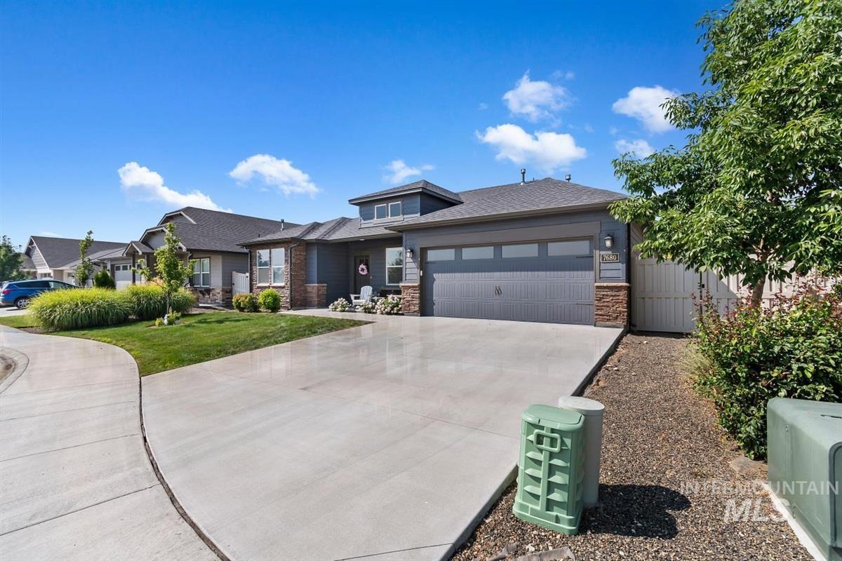 7680 W Blackberry Ct., Boise, Idaho 83709, 4 Bedrooms, 2.5 Bathrooms, Residential For Sale, Price $519,900,MLS 98996491