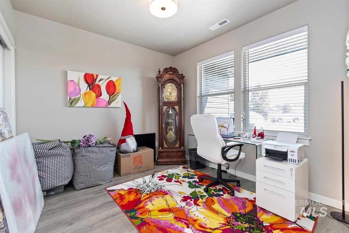 7680 W Blackberry Ct., Boise, Idaho 83709, 4 Bedrooms, 2.5 Bathrooms, Residential For Sale, Price $519,900,MLS 98996491