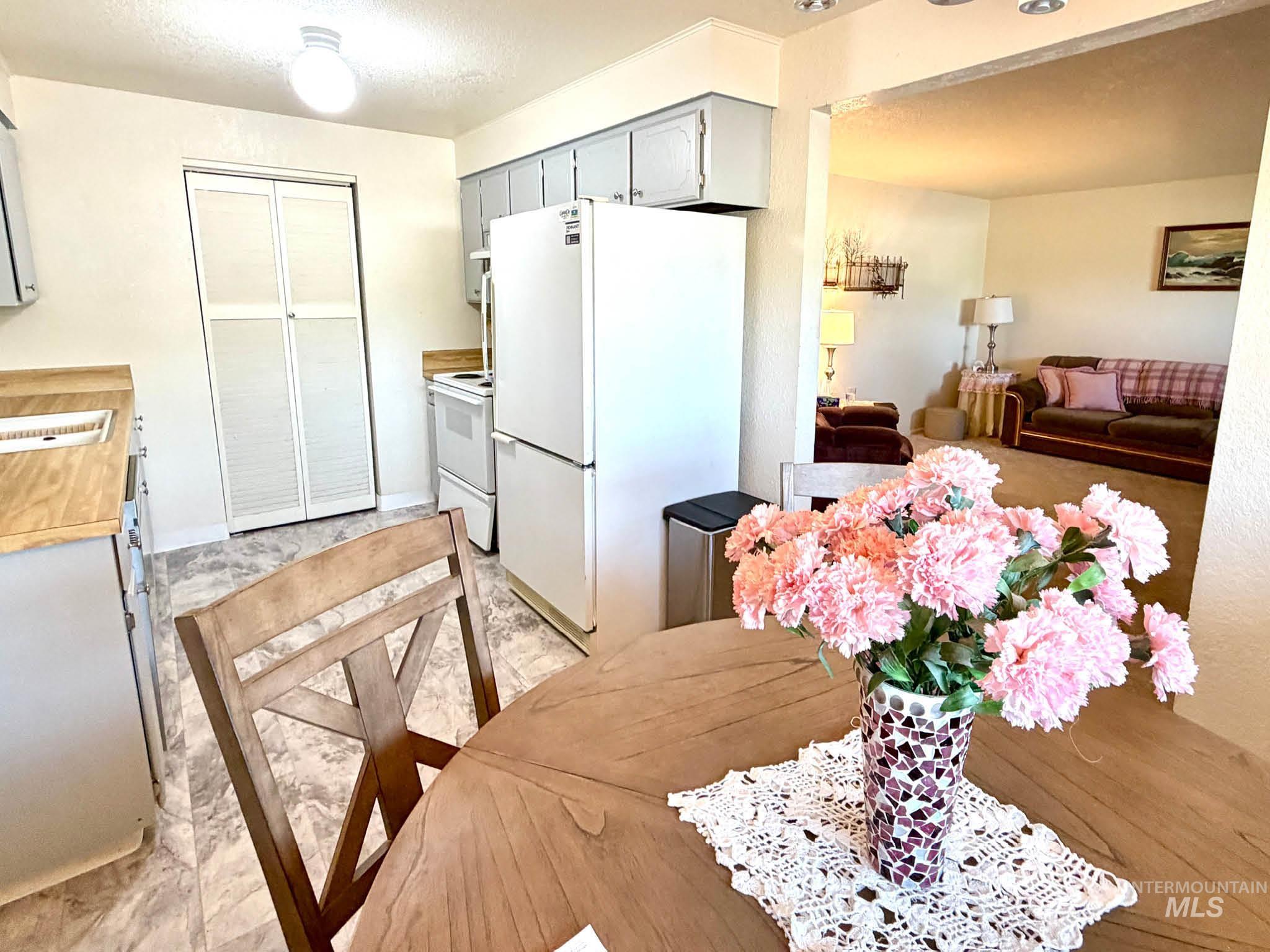 3920 N Maple Grove, Boise, Idaho 83704, 3 Bedrooms, 1 Bathroom, Residential For Sale, Price $324,999,MLS 98996492