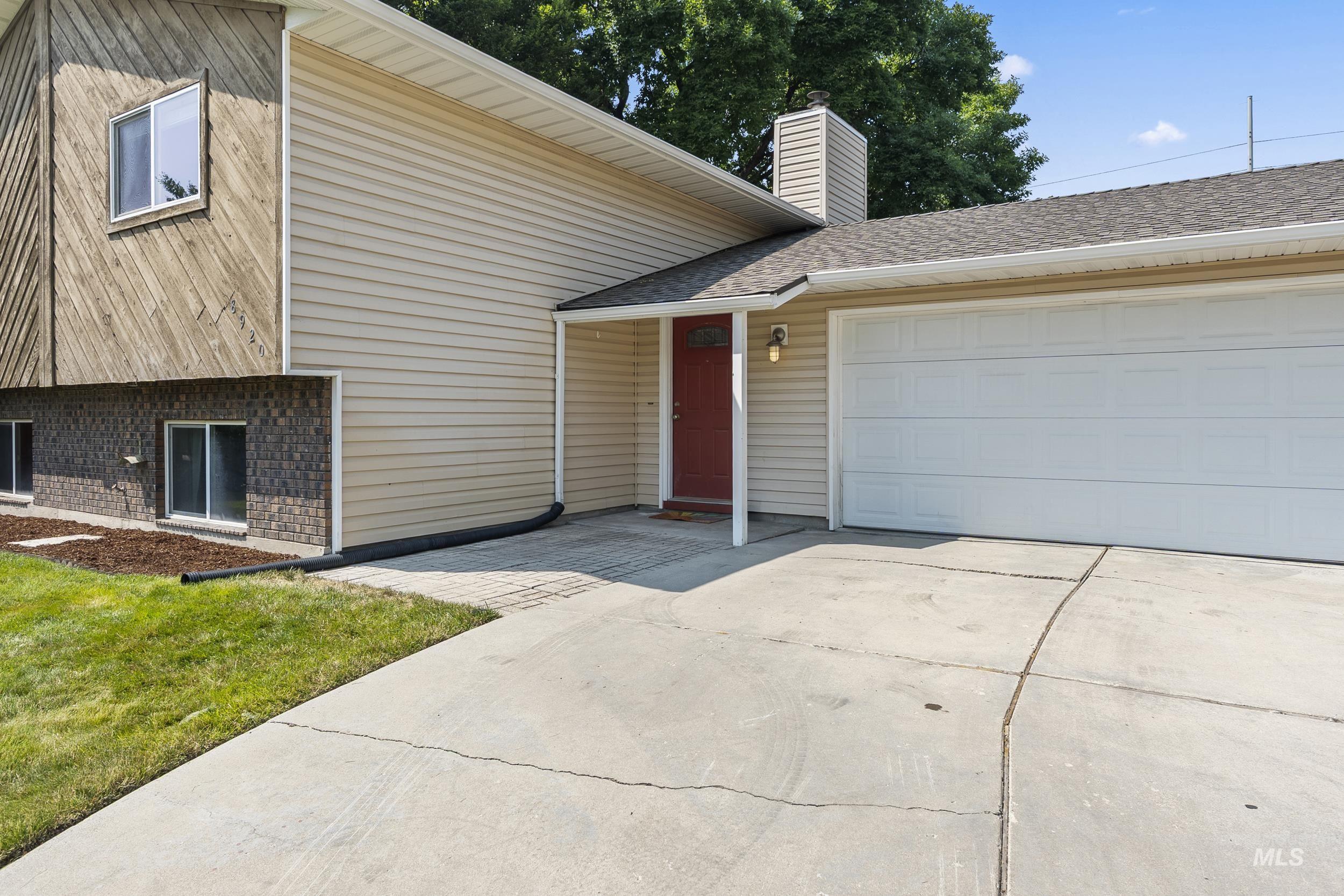 8920 W Donnybrook Dr, Boise, Idaho 83709, 5 Bedrooms, 3 Bathrooms, Residential For Sale, Price $525,000,MLS 98996493