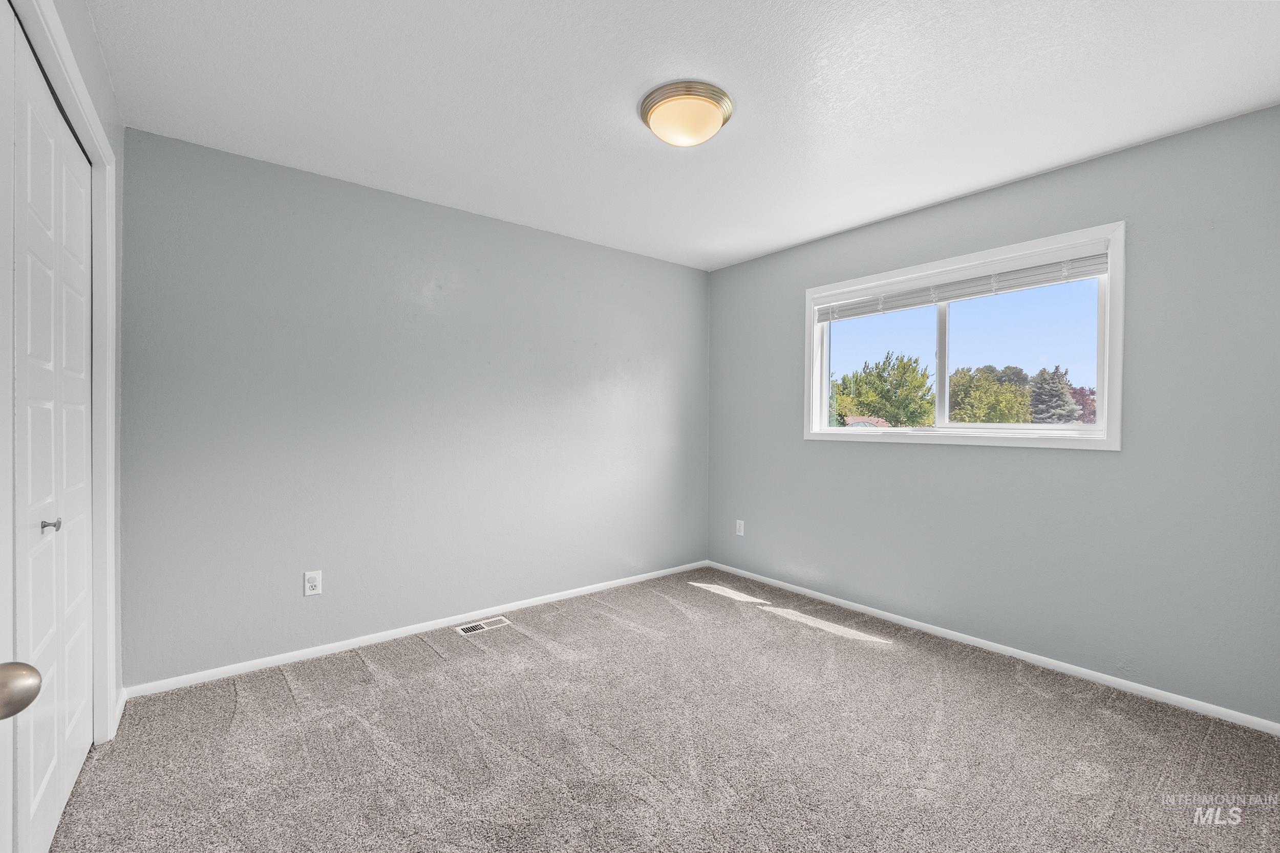 8920 W Donnybrook Dr, Boise, Idaho 83709, 5 Bedrooms, 3 Bathrooms, Residential For Sale, Price $525,000,MLS 98996493