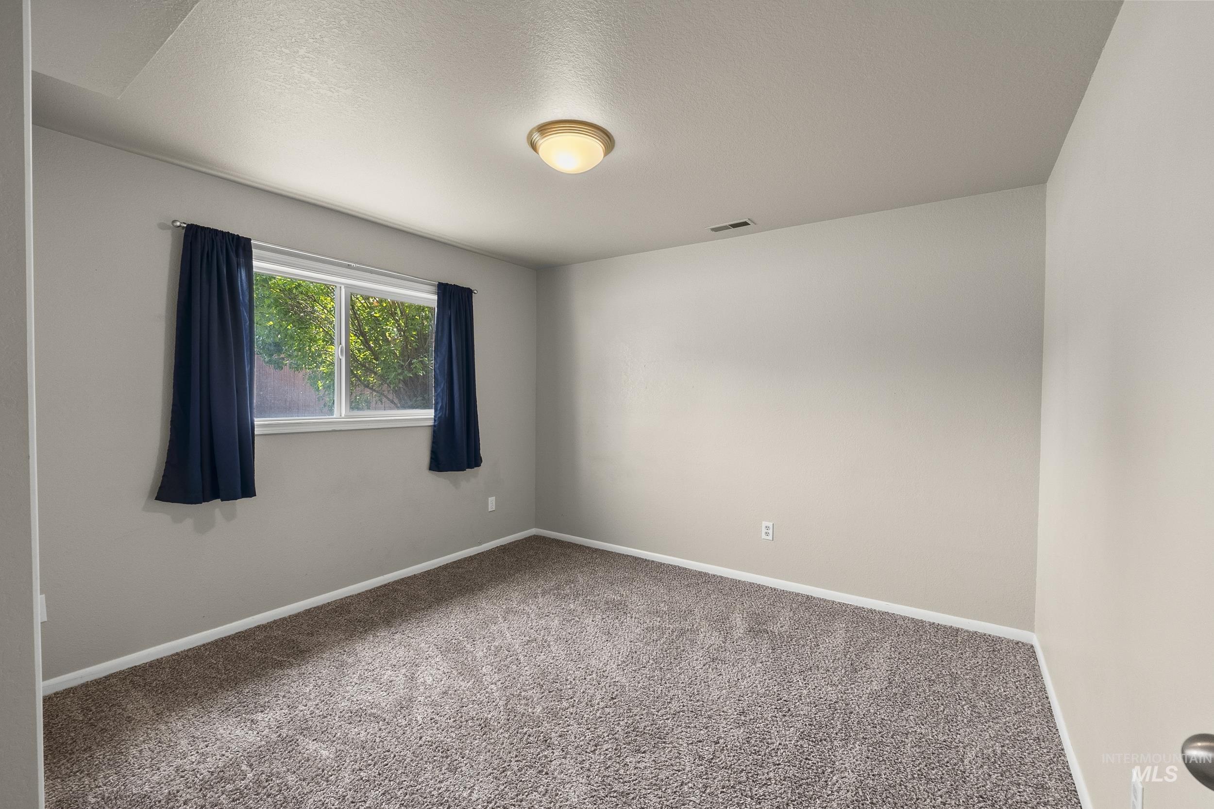 8920 W Donnybrook Dr, Boise, Idaho 83709, 5 Bedrooms, 3 Bathrooms, Residential For Sale, Price $525,000,MLS 98996493