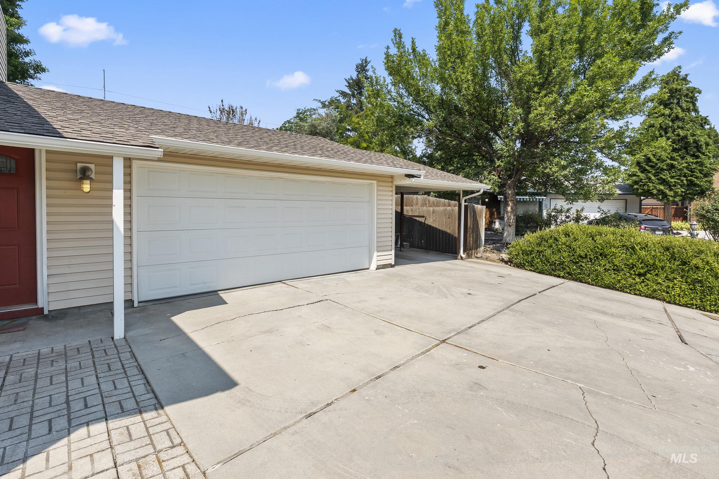 8920 W Donnybrook Dr, Boise, Idaho 83709, 5 Bedrooms, 3 Bathrooms, Residential For Sale, Price $525,000,MLS 98996493