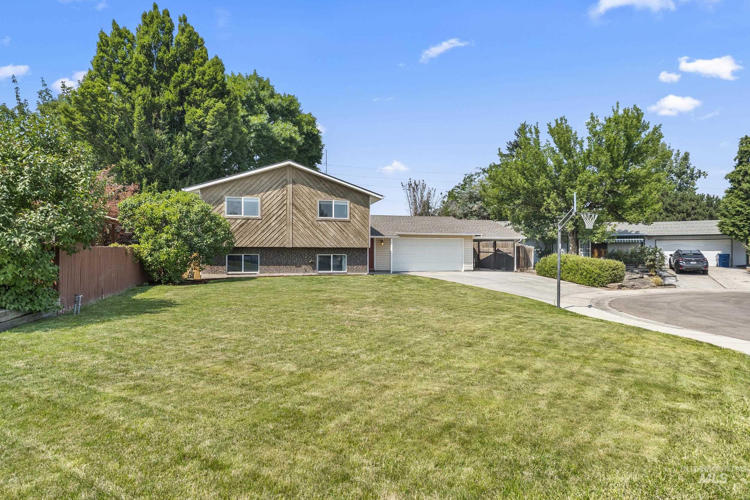8920 W Donnybrook Dr, Boise, Idaho 83709, 5 Bedrooms, 3 Bathrooms, Residential For Sale, Price $525,000,MLS 98996493