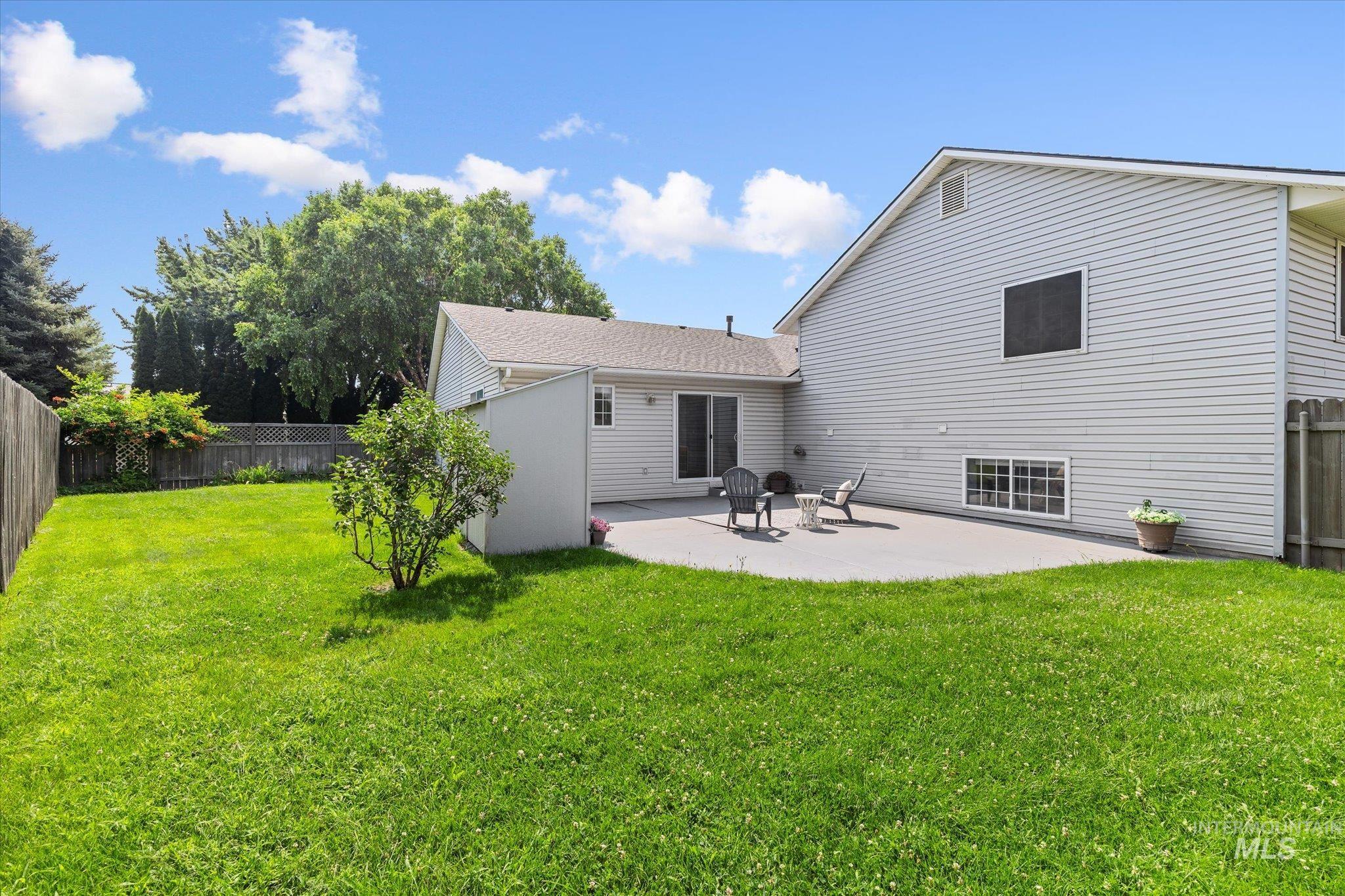 3892 E Eisenhower Dr, Meridian, Idaho 83642, 4 Bedrooms, 4 Bathrooms, Residential For Sale, Price $559,900,MLS 98996495