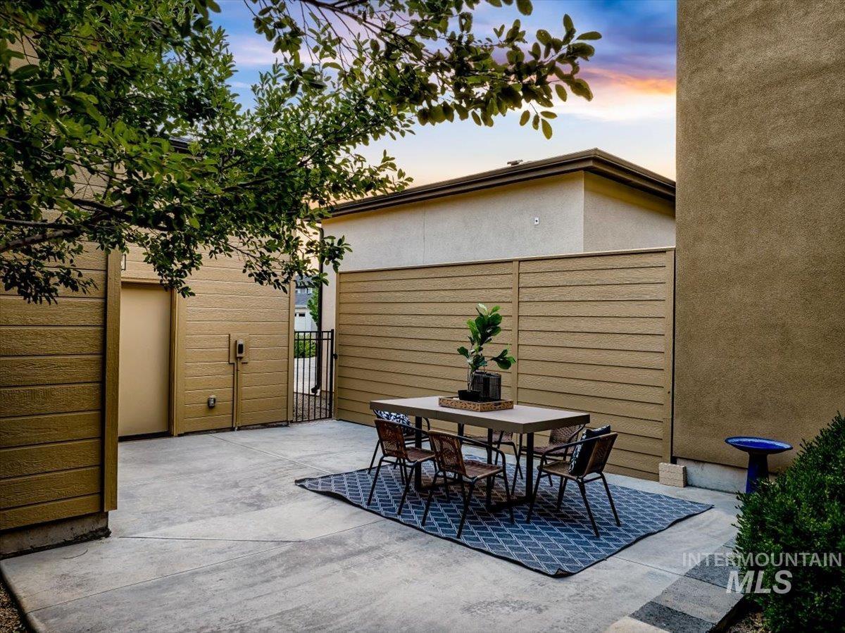 3985 E Parkcenter Blvd, Boise, Idaho 83716, 3 Bedrooms, 2.5 Bathrooms, Residential For Sale, Price $659,000,MLS 98996496