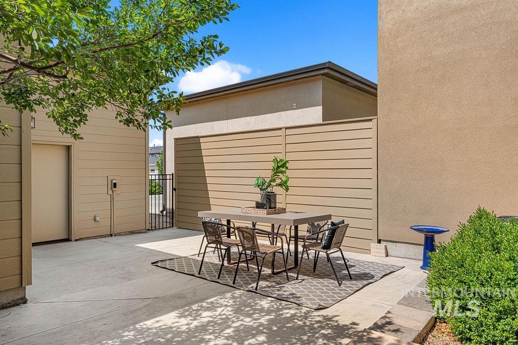 3985 E Parkcenter Blvd, Boise, Idaho 83716, 3 Bedrooms, 2.5 Bathrooms, Residential For Sale, Price $659,000,MLS 98996496