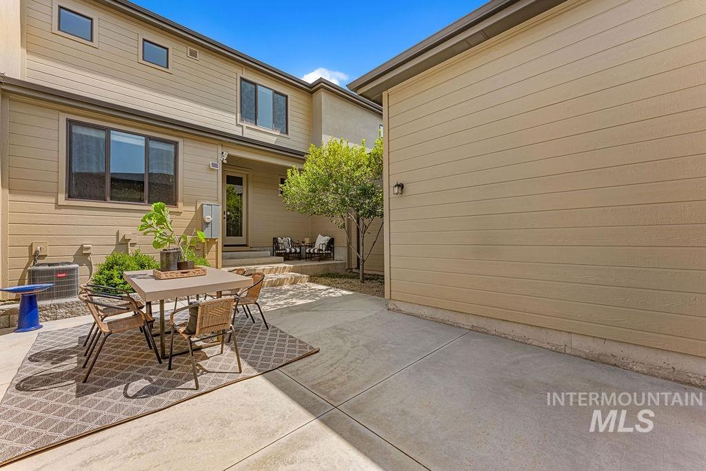 3985 E Parkcenter Blvd, Boise, Idaho 83716, 3 Bedrooms, 2.5 Bathrooms, Residential For Sale, Price $659,000,MLS 98996496