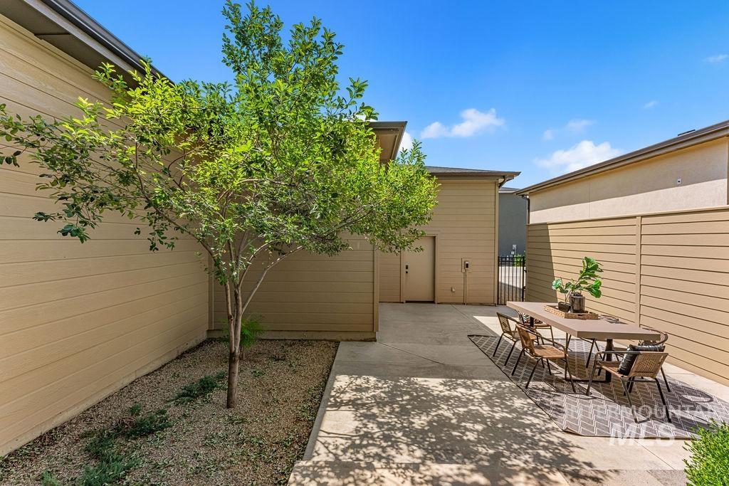 3985 E Parkcenter Blvd, Boise, Idaho 83716, 3 Bedrooms, 2.5 Bathrooms, Residential For Sale, Price $659,000,MLS 98996496