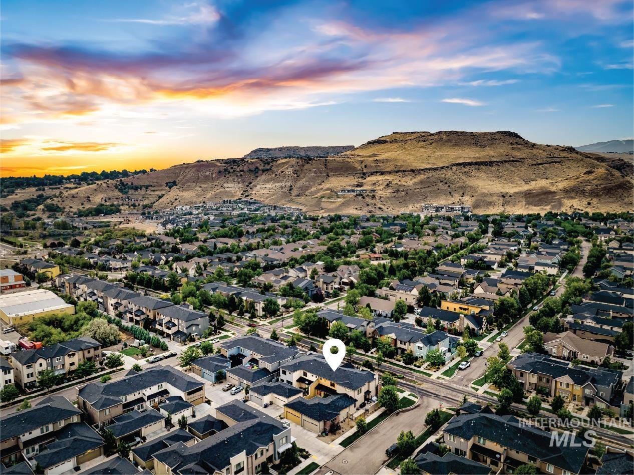 3985 E Parkcenter Blvd, Boise, Idaho 83716, 3 Bedrooms, 2.5 Bathrooms, Residential For Sale, Price $659,000,MLS 98996496