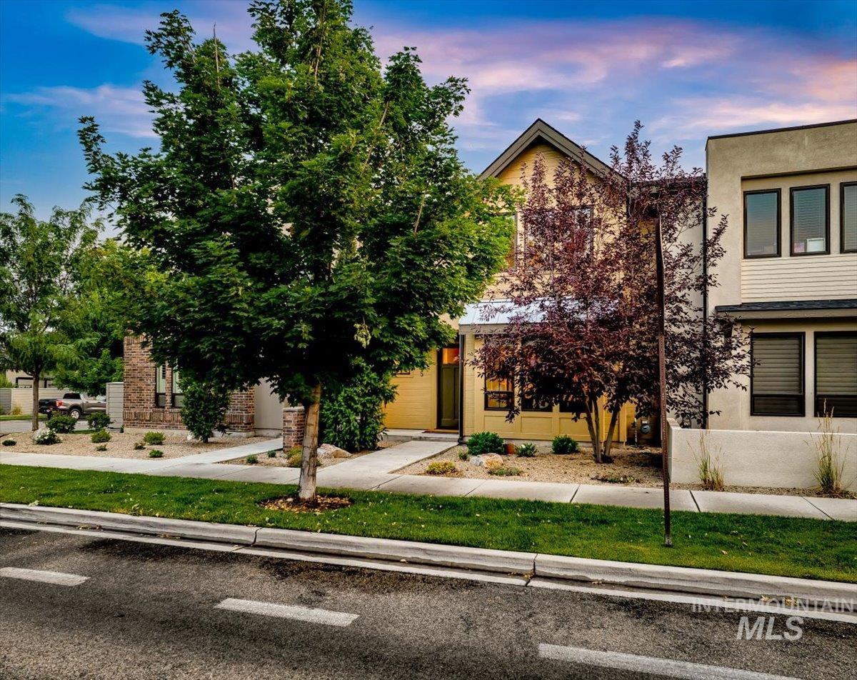 3985 E Parkcenter Blvd, Boise, Idaho 83716, 3 Bedrooms, 2.5 Bathrooms, Residential For Sale, Price $659,000,MLS 98996496