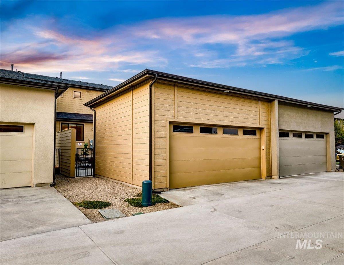 3985 E Parkcenter Blvd, Boise, Idaho 83716, 3 Bedrooms, 2.5 Bathrooms, Residential For Sale, Price $659,000,MLS 98996496