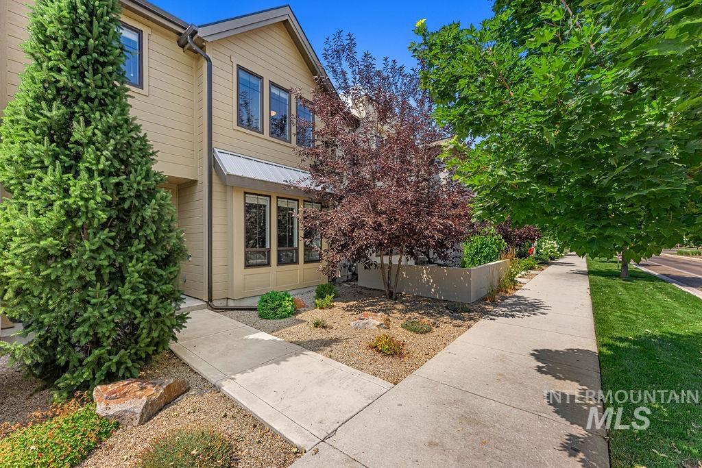 3985 E Parkcenter Blvd, Boise, Idaho 83716, 3 Bedrooms, 2.5 Bathrooms, Residential For Sale, Price $659,000,MLS 98996496