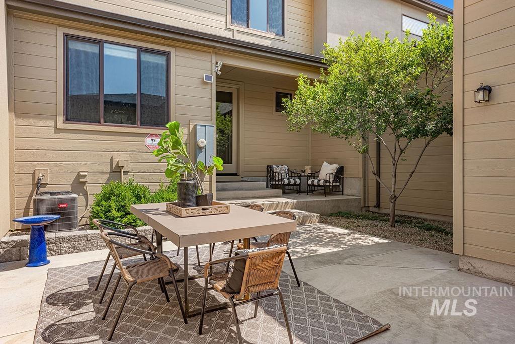 3985 E Parkcenter Blvd, Boise, Idaho 83716, 3 Bedrooms, 2.5 Bathrooms, Residential For Sale, Price $659,000,MLS 98996496
