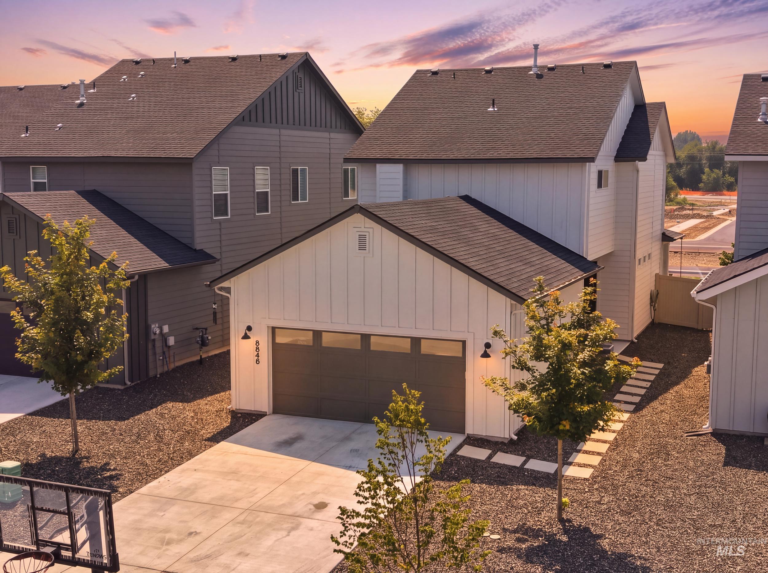 8848 W Hill Road Pkwy, Boise, Idaho 83714, 3 Bedrooms, 2.5 Bathrooms, Residential For Sale, Price $480,000,MLS 98996497