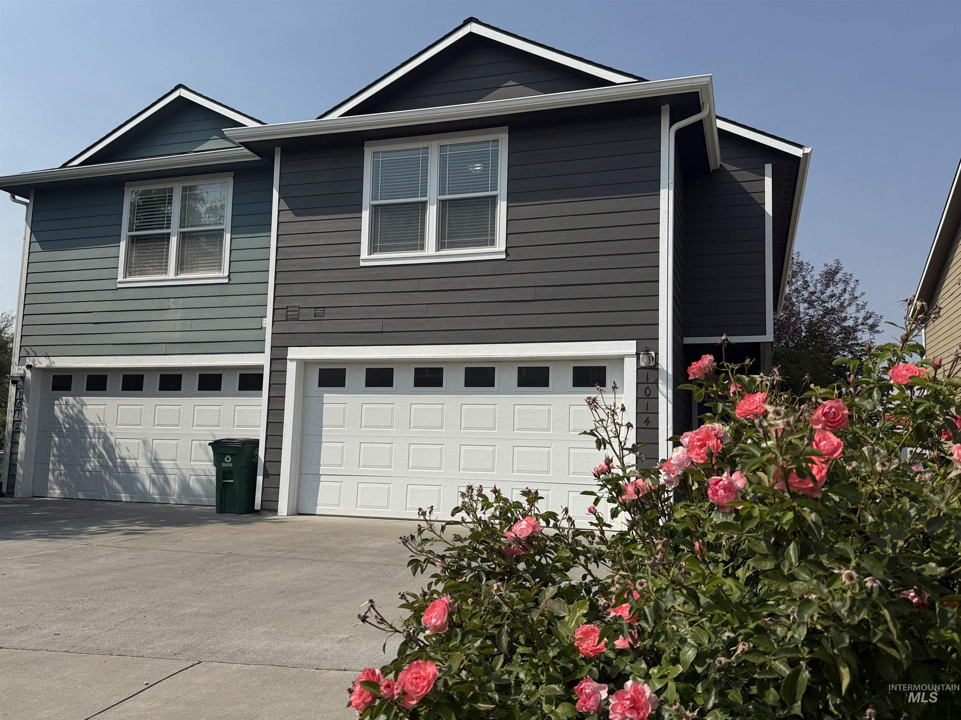 1014 Alturas, Moscow, Idaho 83843, 3 Bedrooms, 2.5 Bathrooms, Residential For Sale, Price $439,000,MLS 98996499