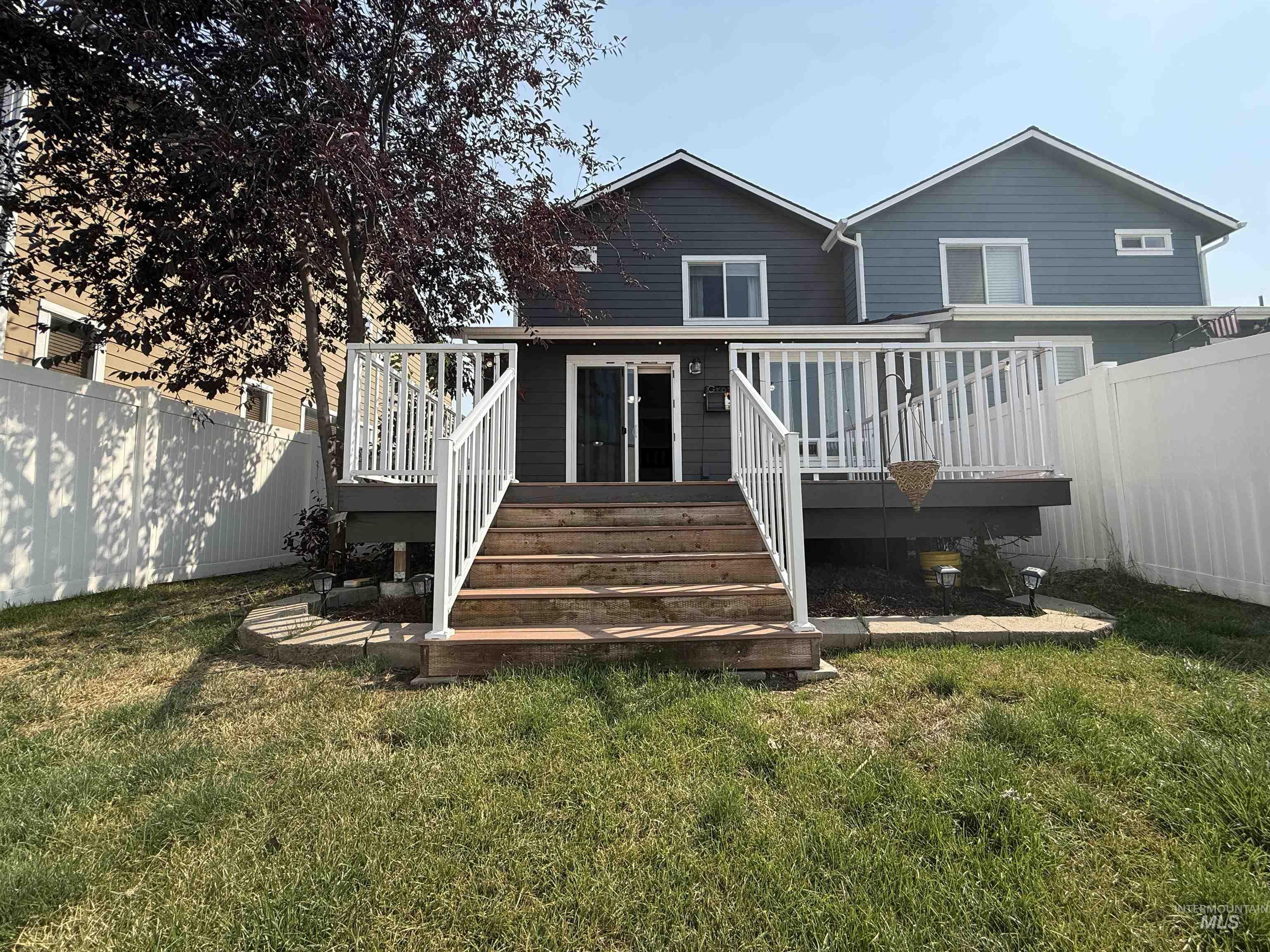 1014 Alturas, Moscow, Idaho 83843, 3 Bedrooms, 2.5 Bathrooms, Residential For Sale, Price $439,000,MLS 98996499